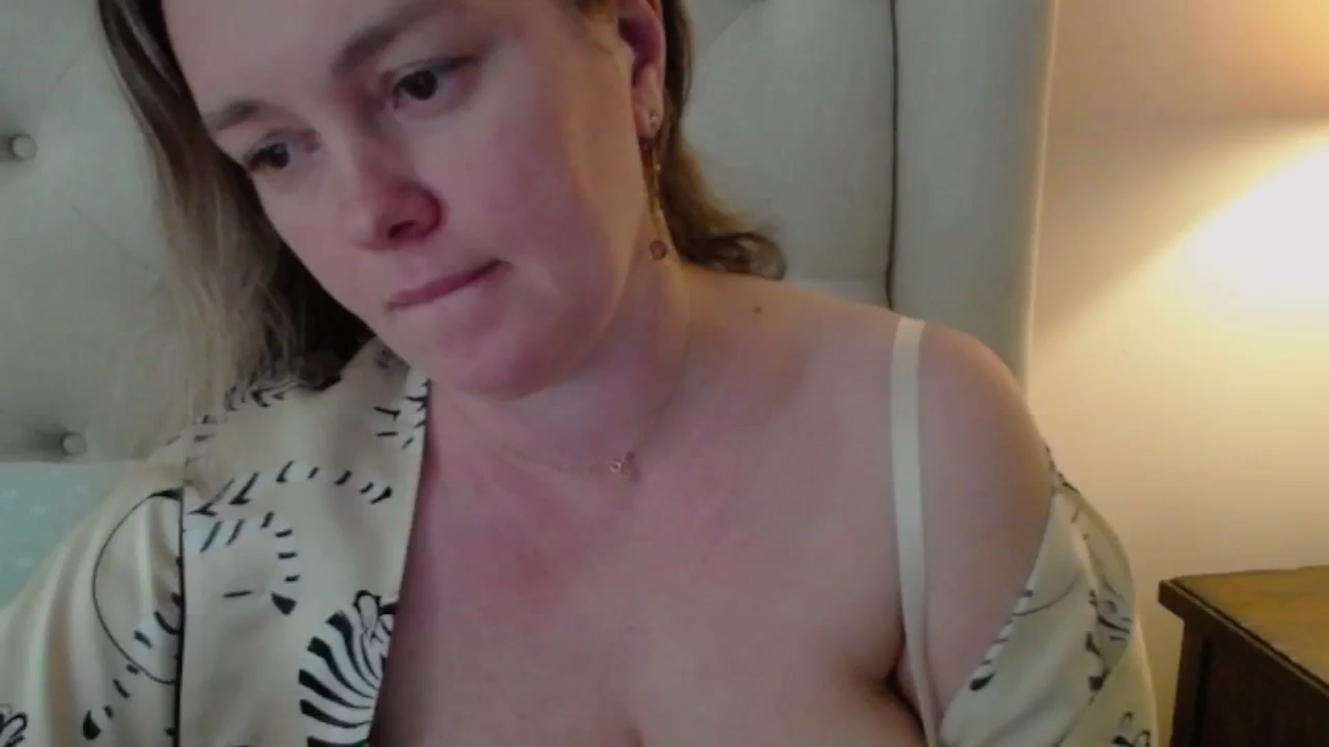 Gallery image thumbnail from J0llye's myfreecams stream on, 04/15/2025, 16:46 image 10 of 20