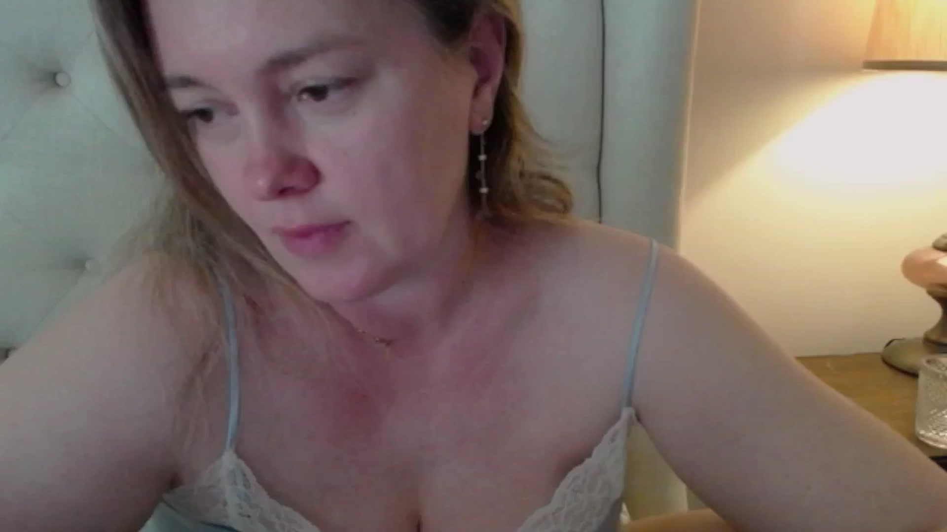 Gallery image thumbnail from J0llye's myfreecams stream on, 04/17/2025, 16:32 image 11 of 20