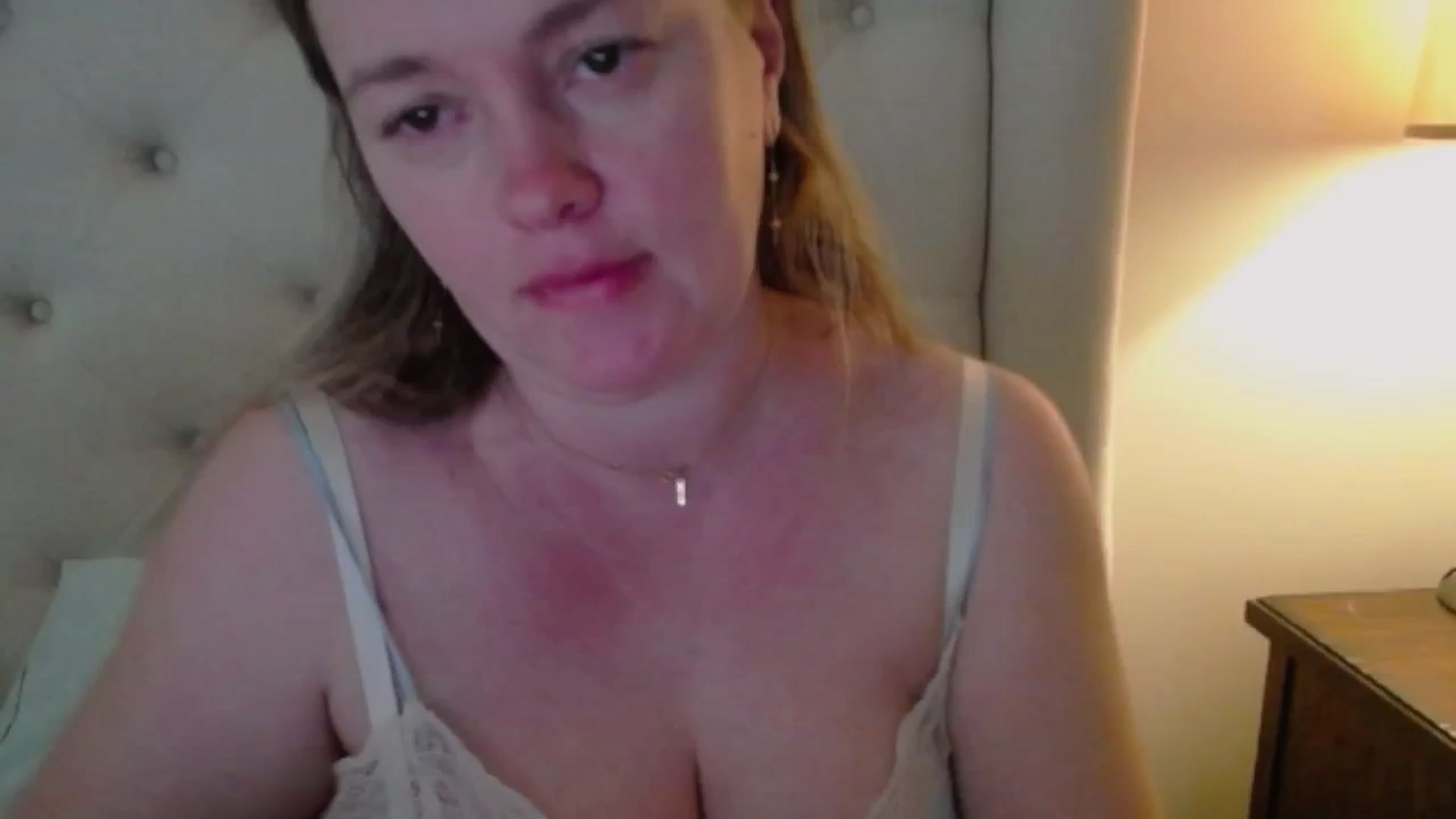 Gallery image thumbnail from J0llye's myfreecams stream on, 04/17/2025, 19:00 image 4 of 20