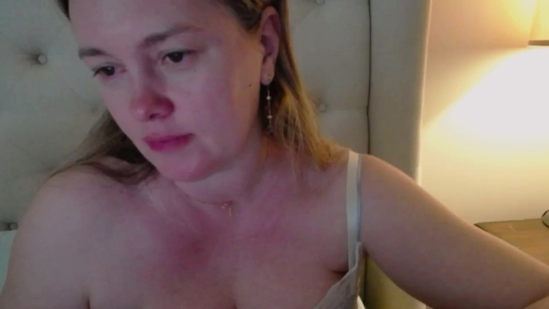 Gallery image thumbnail from J0llye's myfreecams stream on, 04/17/2025, 19:00 image 11 of 20