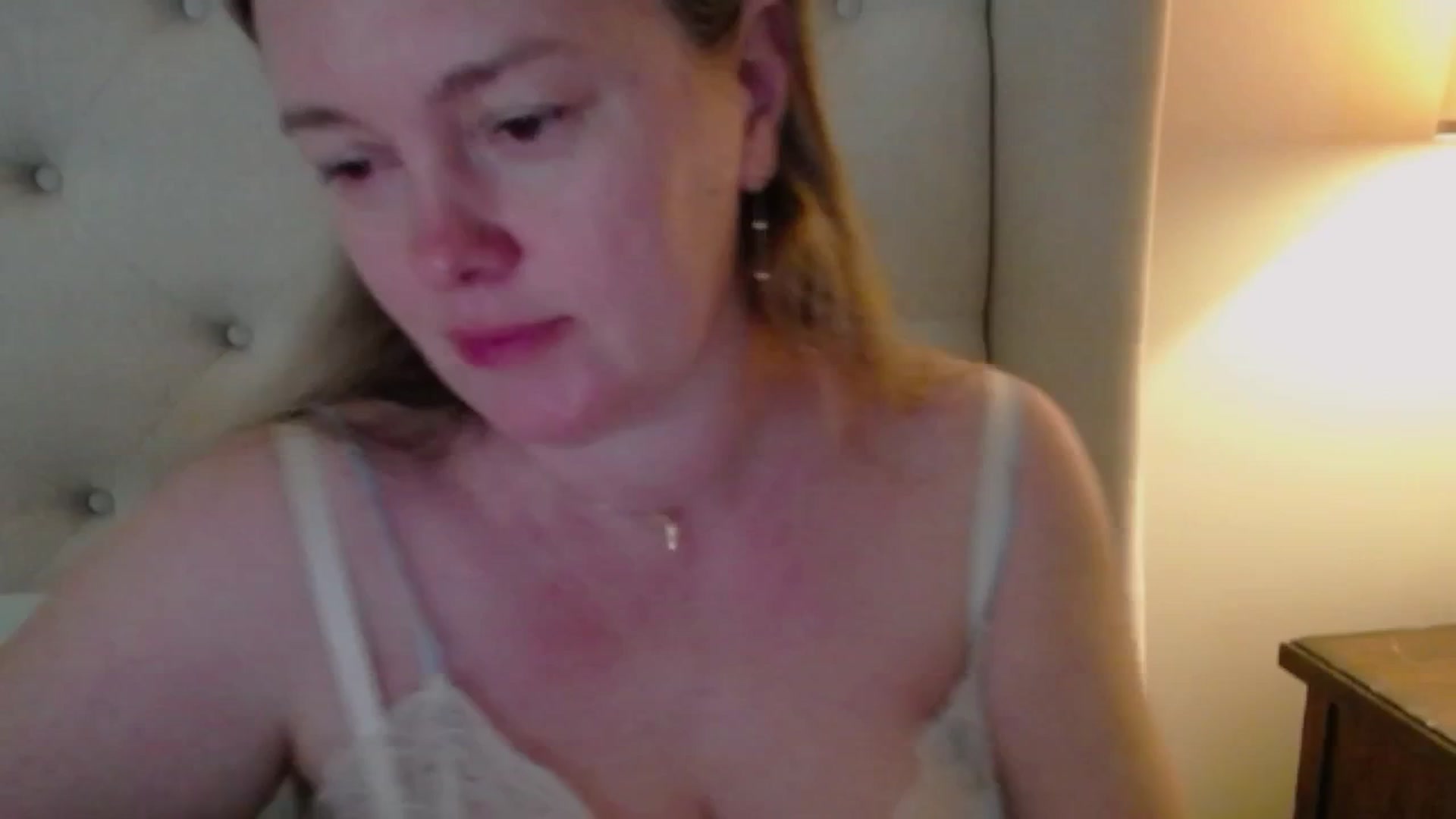 Gallery image thumbnail from J0llye's myfreecams stream on, 04/17/2025, 19:00 image 14 of 20