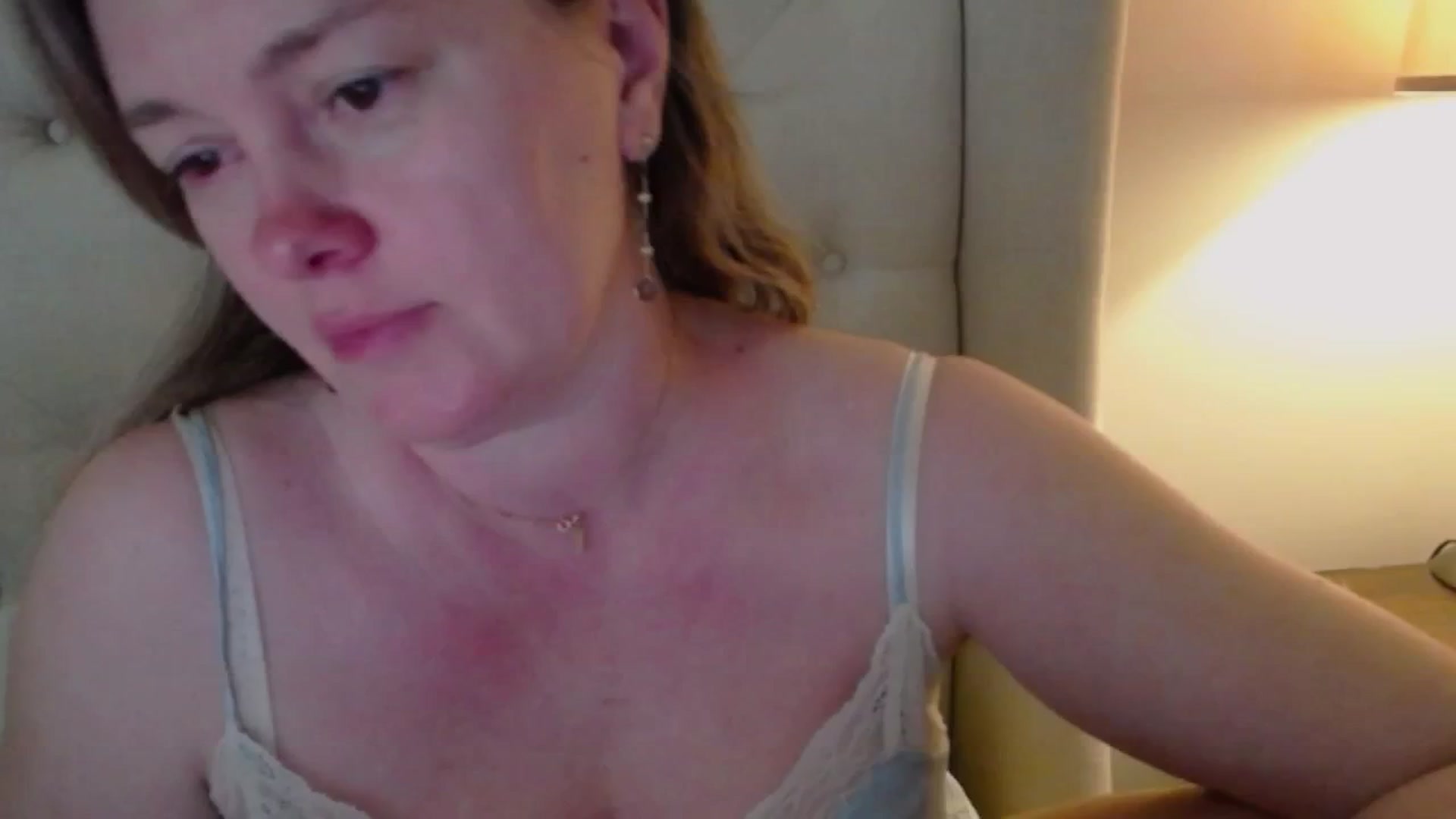 Gallery image thumbnail from J0llye's myfreecams stream on, 04/17/2025, 19:41 image 6 of 20