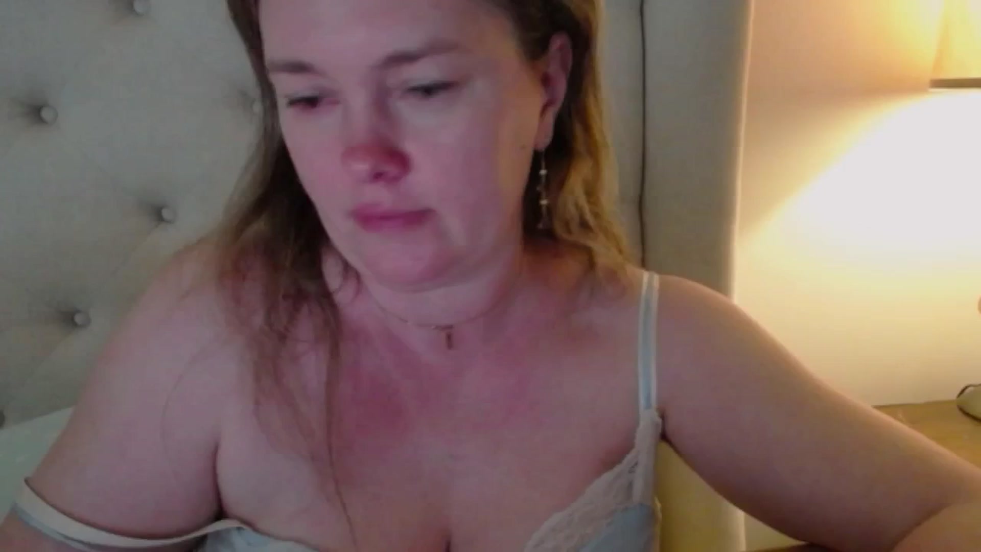 Gallery image thumbnail from J0llye's myfreecams stream on, 04/17/2025, 19:41 image 4 of 20