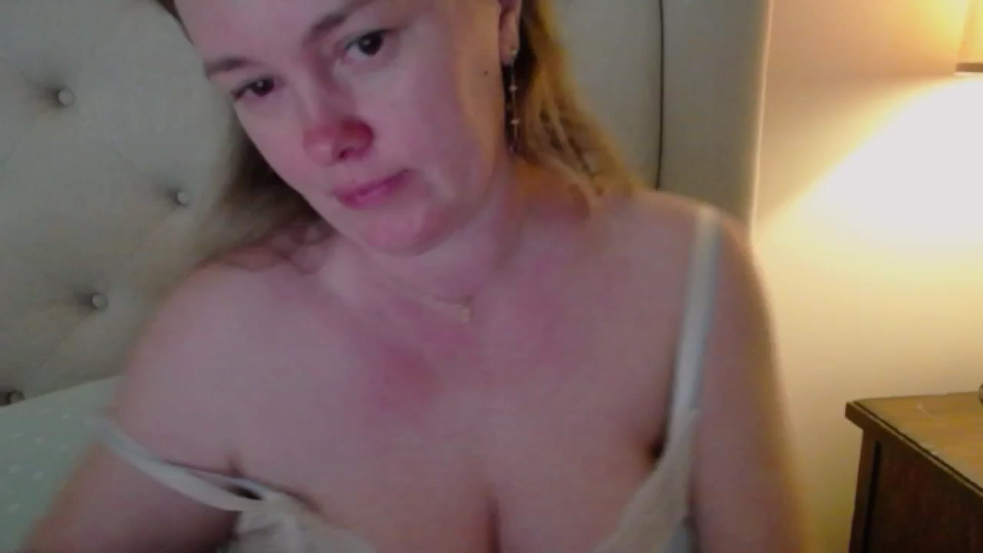 Gallery image thumbnail from J0llye's myfreecams stream on, 04/17/2025, 19:41 image 16 of 20