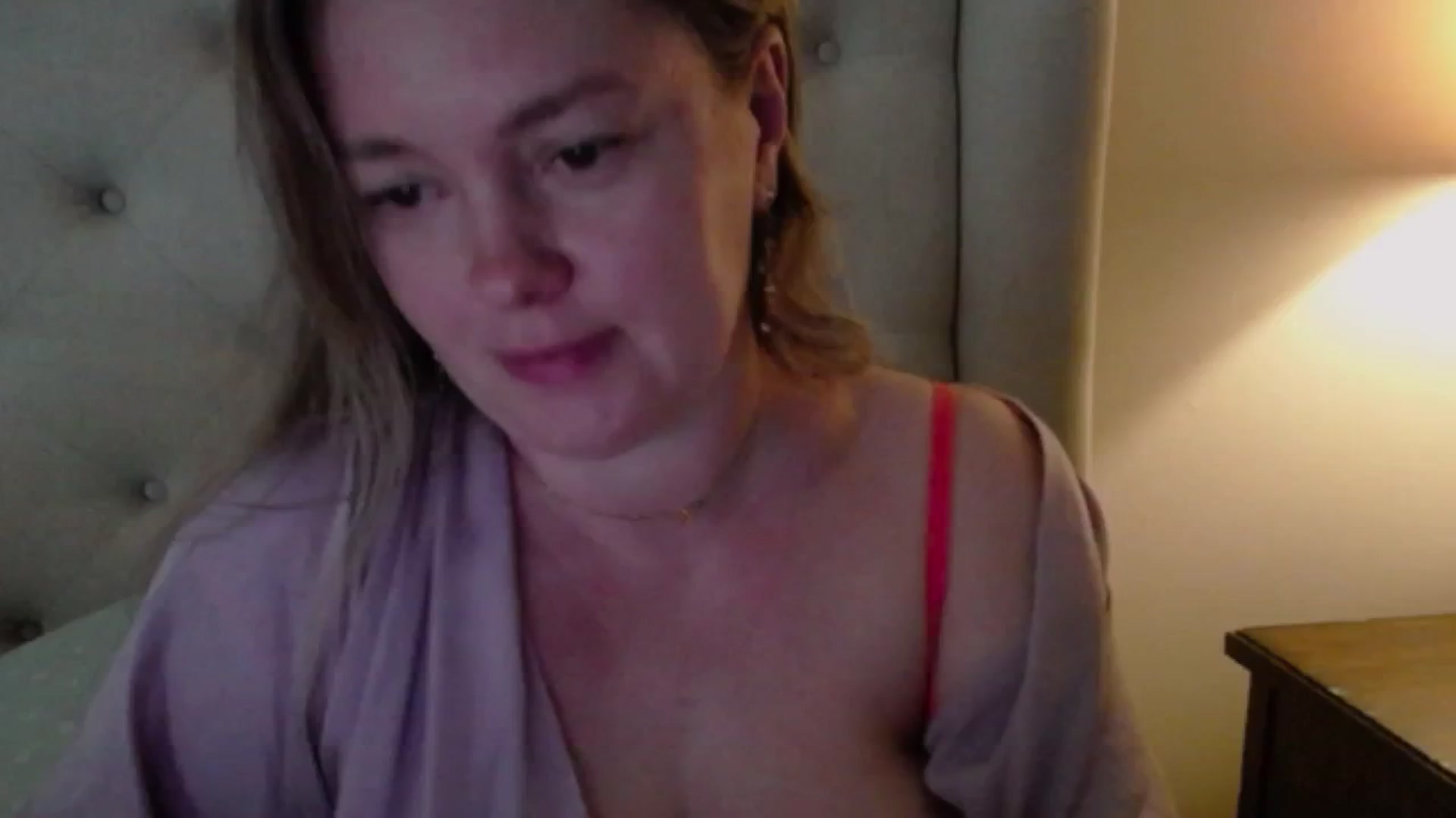Gallery image thumbnail from J0llye's myfreecams stream on, 04/18/2025, 16:08 image 10 of 20