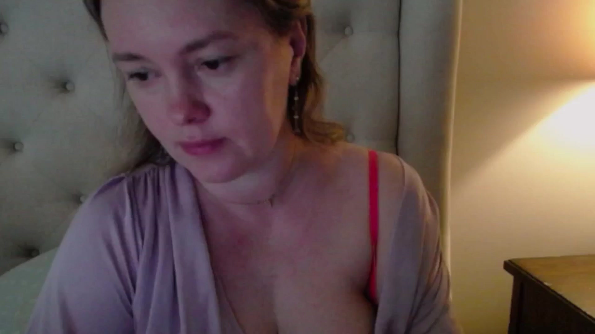Gallery image thumbnail from J0llye's myfreecams stream on, 04/18/2025, 16:08 image 2 of 20
