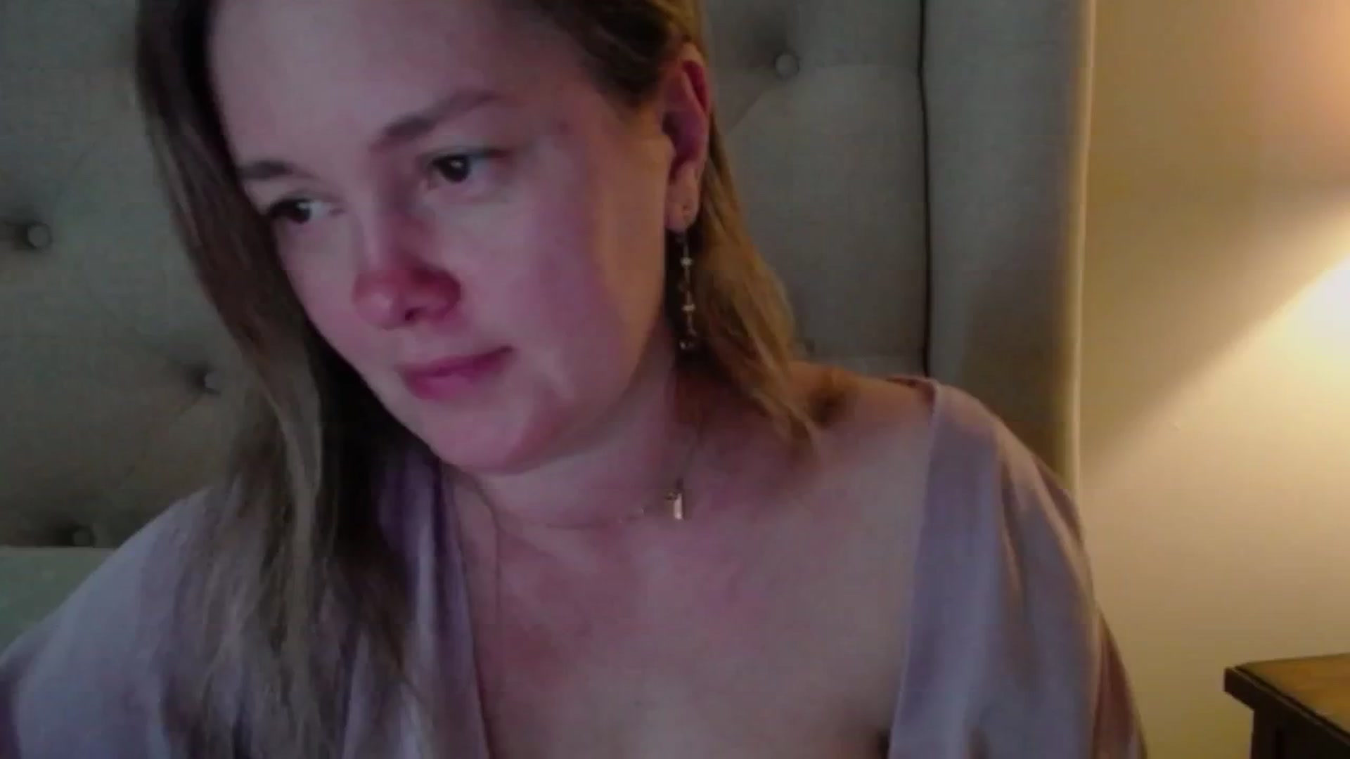Gallery image thumbnail from J0llye's myfreecams stream on, 04/18/2025, 20:14 image 19 of 20