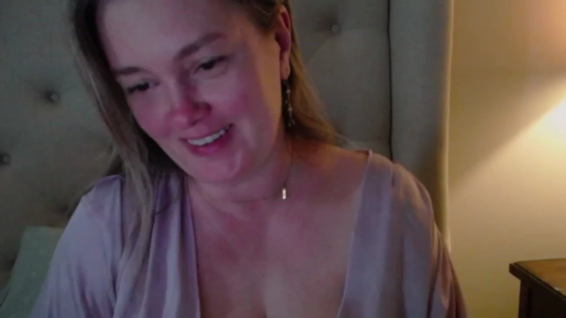 Gallery image thumbnail from J0llye's myfreecams stream on, 04/18/2025, 20:14 image 1 of 20