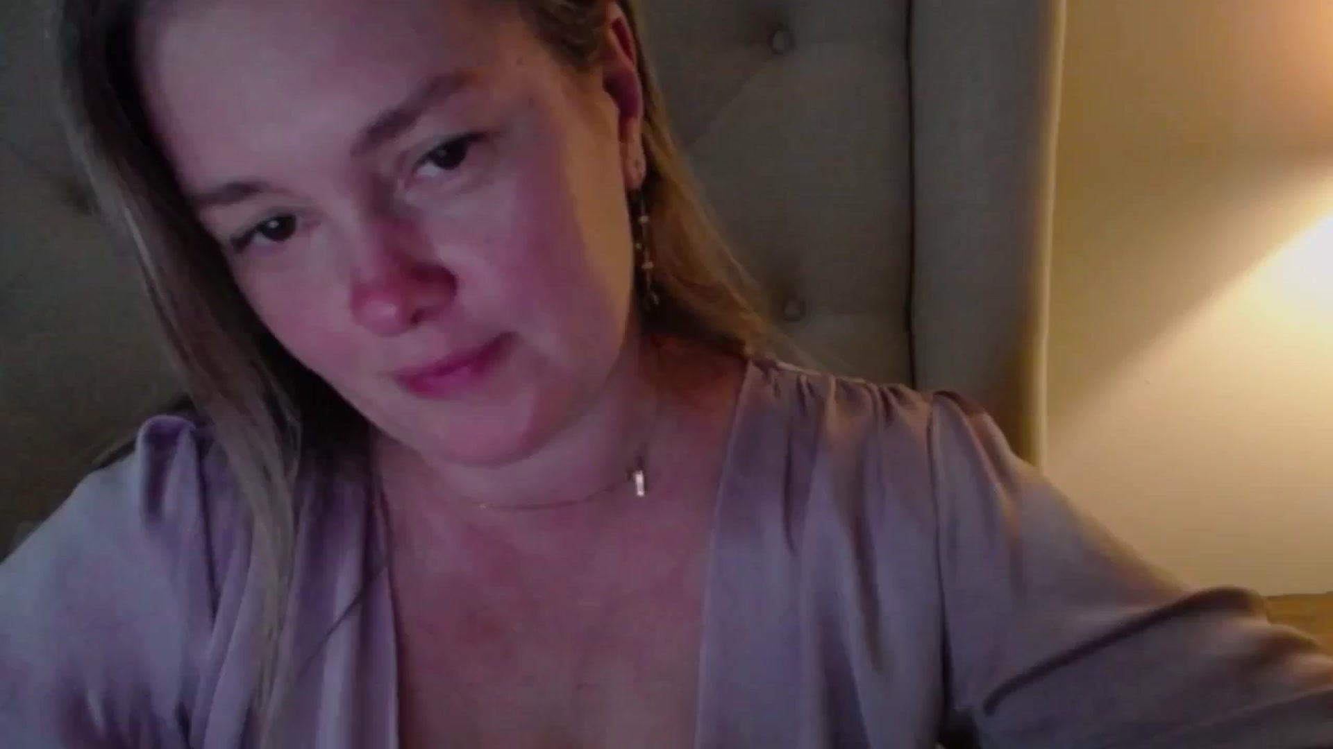 Gallery image thumbnail from J0llye's myfreecams stream on, 04/18/2025, 20:14 image 6 of 20