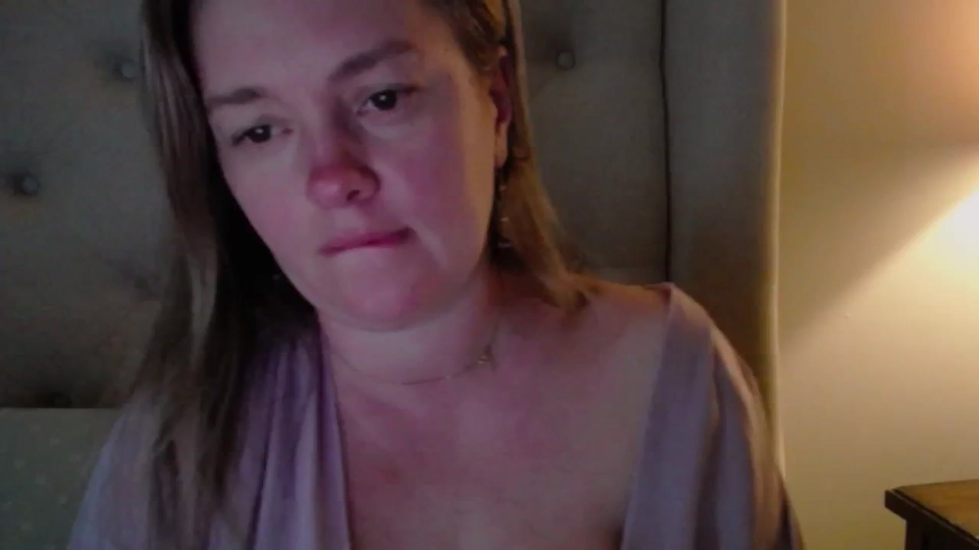 Gallery image thumbnail from J0llye's myfreecams stream on, 04/18/2025, 20:14 image 15 of 20