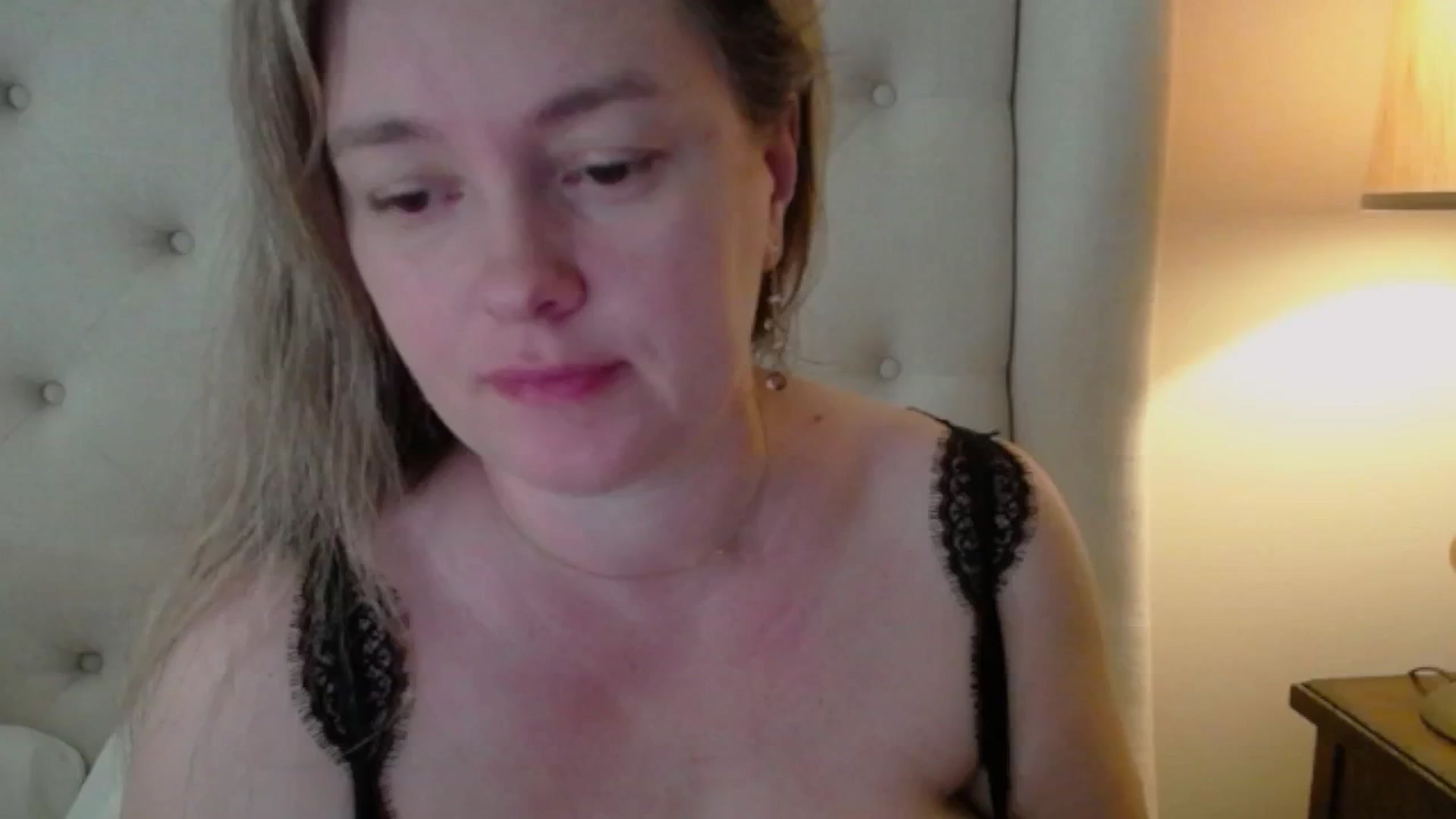 Gallery image thumbnail from J0llye's myfreecams stream on, 04/23/2025, 16:31 image 10 of 20
