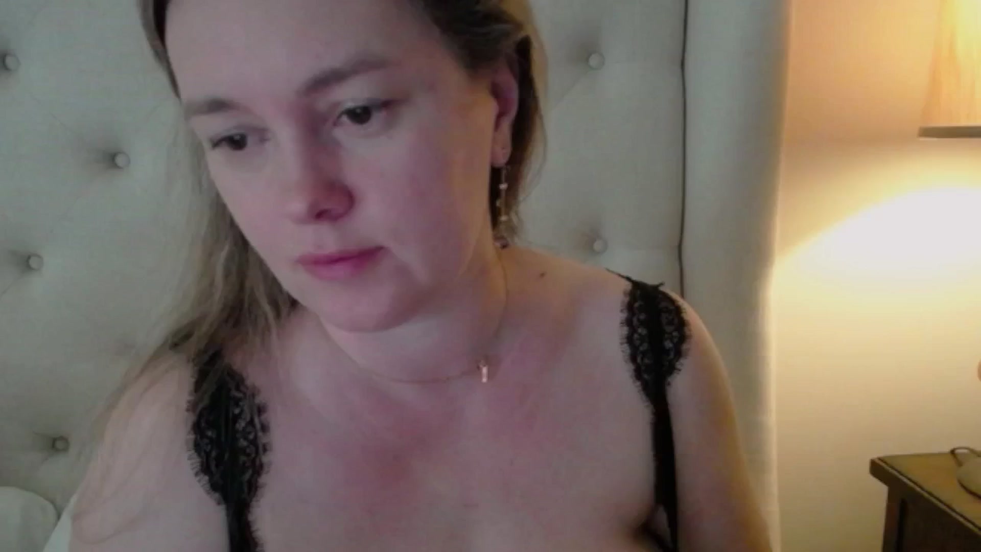 Gallery image thumbnail from J0llye's myfreecams stream on, 04/23/2025, 16:31 image 12 of 20