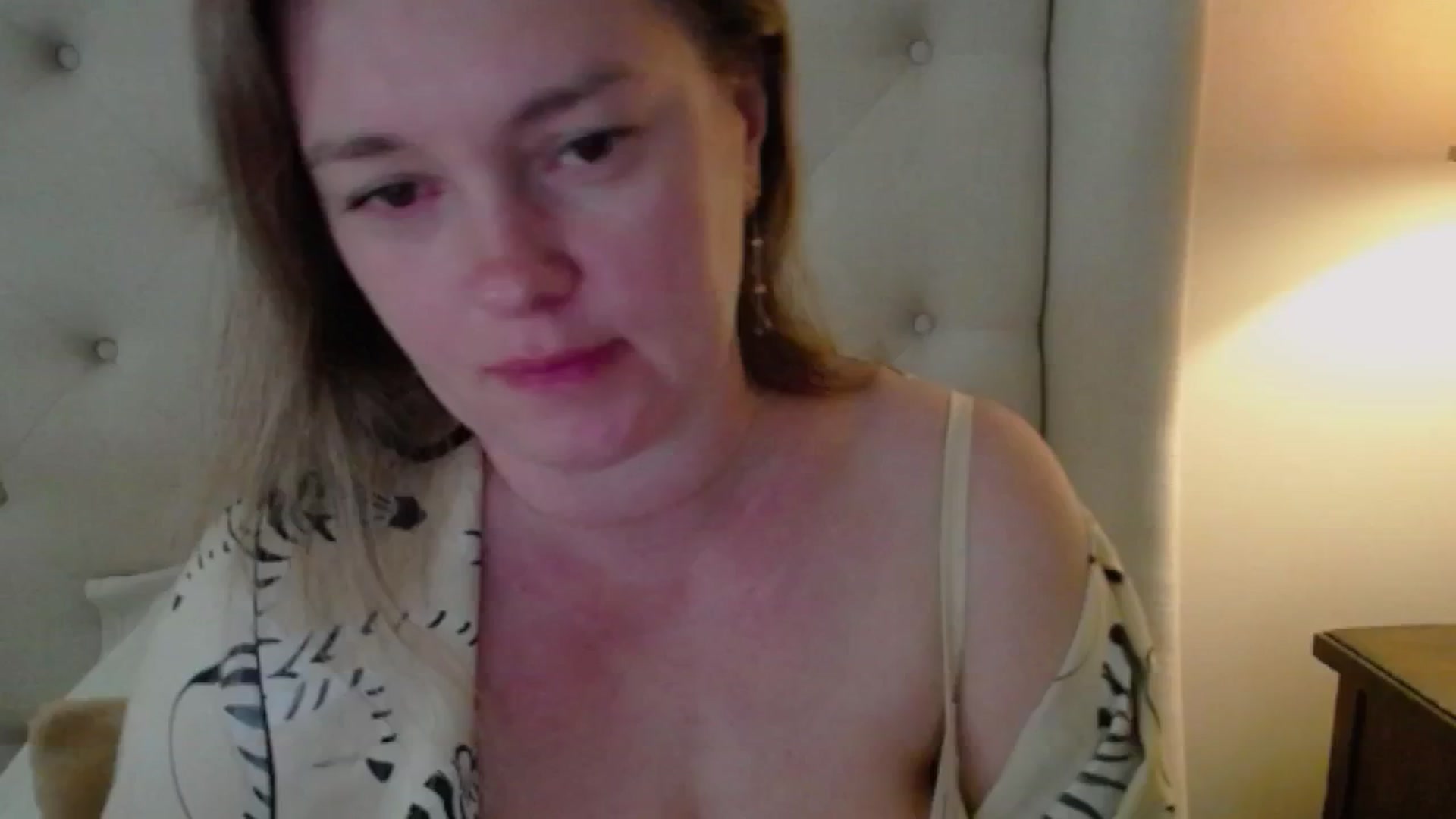 Gallery image thumbnail from J0llye's myfreecams stream on, 04/24/2025, 16:40 image 17 of 20