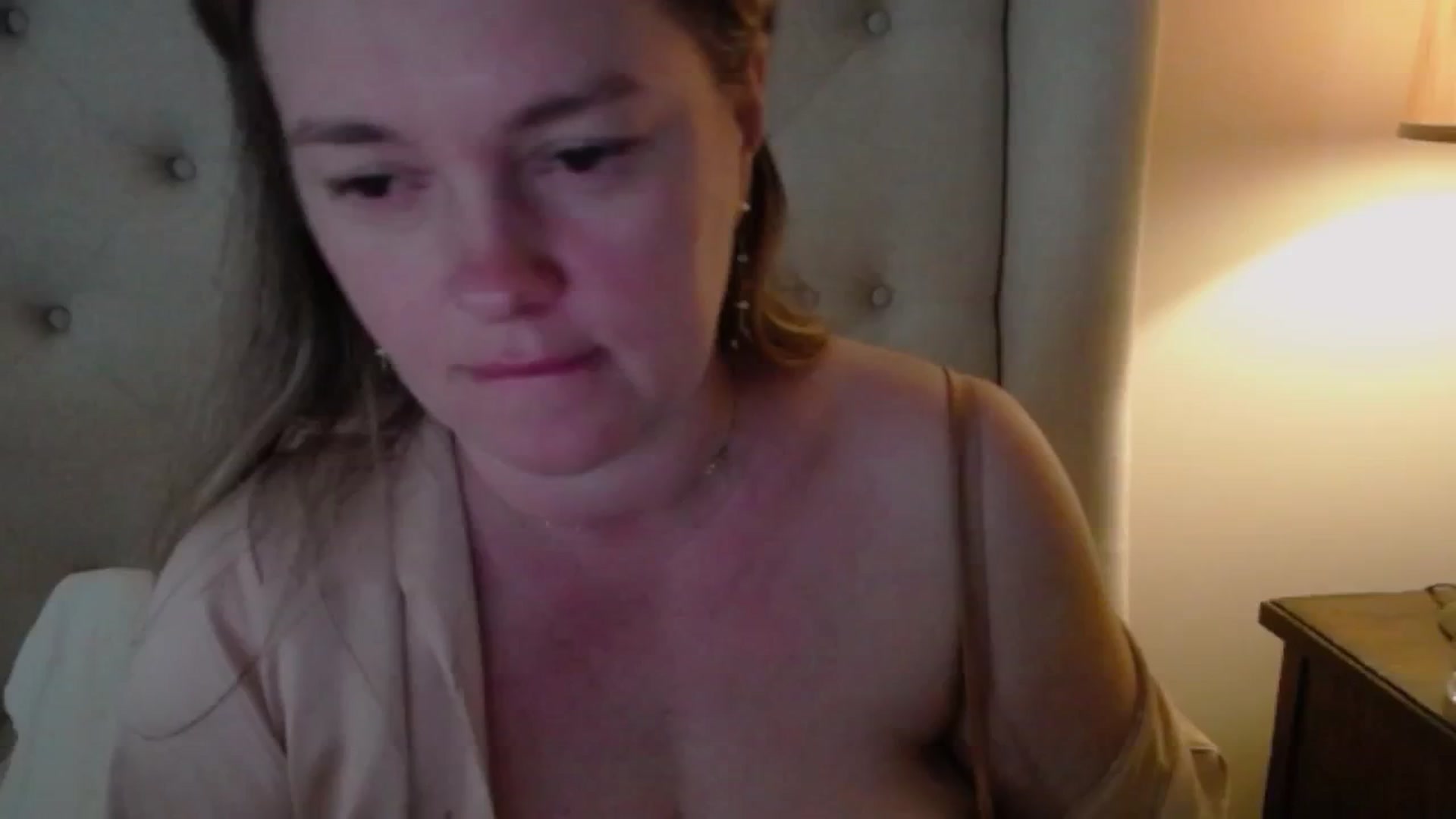 Gallery image thumbnail from J0llye's myfreecams stream on, 04/25/2025, 15:50 image 17 of 20