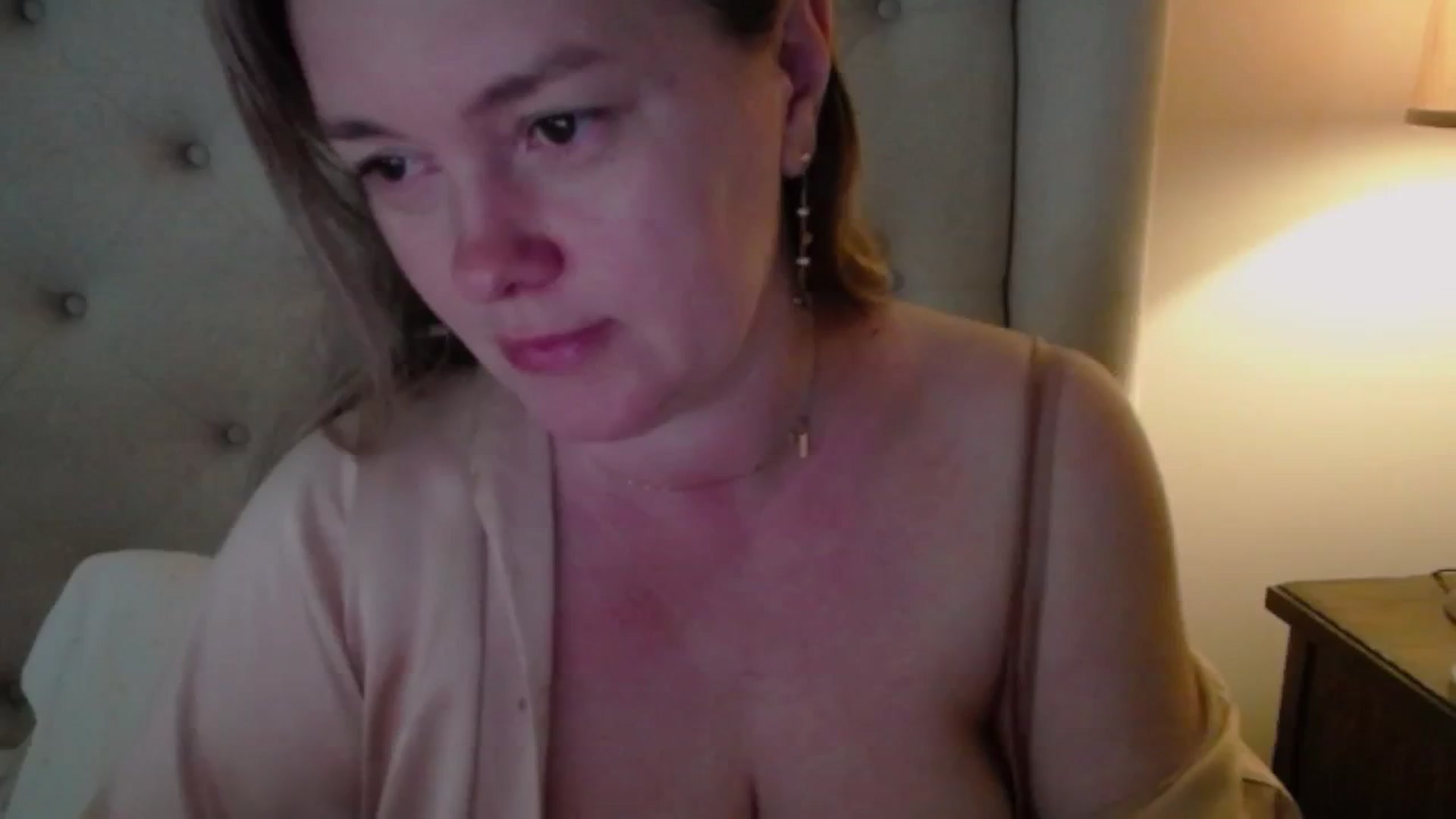 Gallery image thumbnail from J0llye's myfreecams stream on, 04/25/2025, 15:50 image 8 of 20