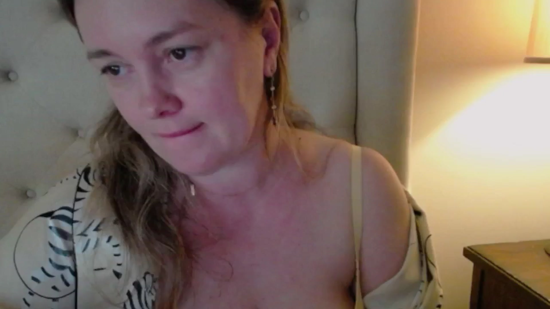 Gallery image thumbnail from J0llye's myfreecams stream on, 04/26/2025, 19:59 image 8 of 20