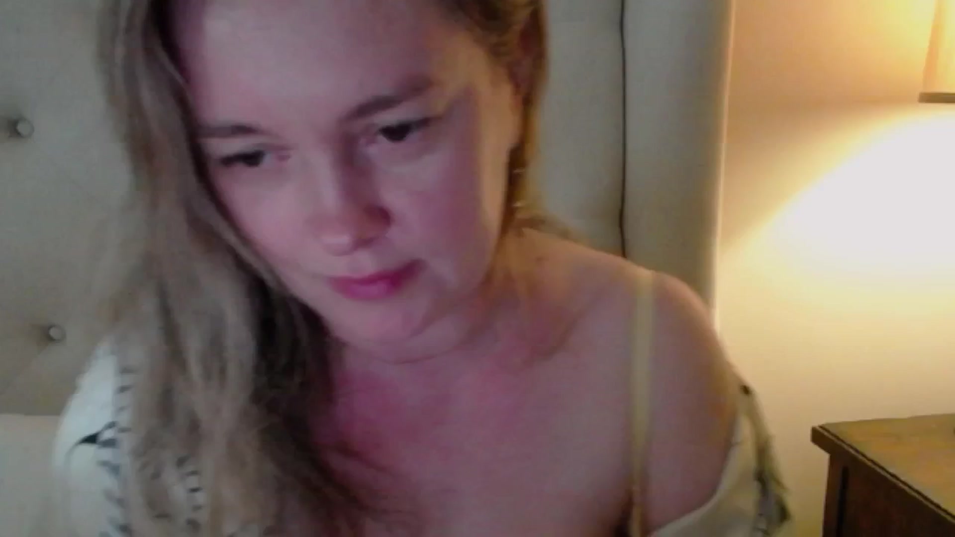 Gallery image thumbnail from J0llye's myfreecams stream on, 04/26/2025, 19:59 image 18 of 20