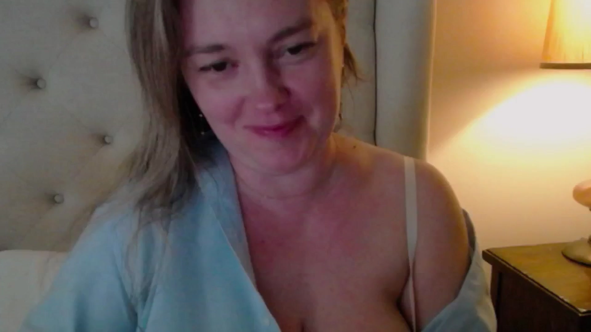 Gallery image thumbnail from J0llye's myfreecams stream on, 04/27/2025, 19:44 image 18 of 20