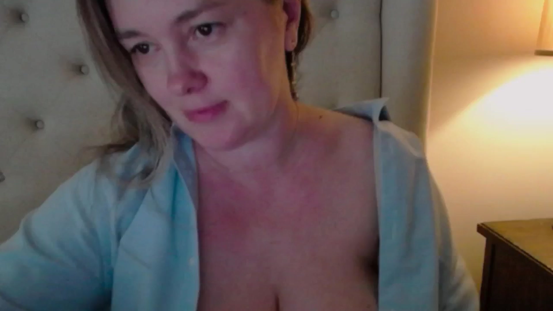 Gallery image thumbnail from J0llye's myfreecams stream on, 04/27/2025, 19:44 image 4 of 20