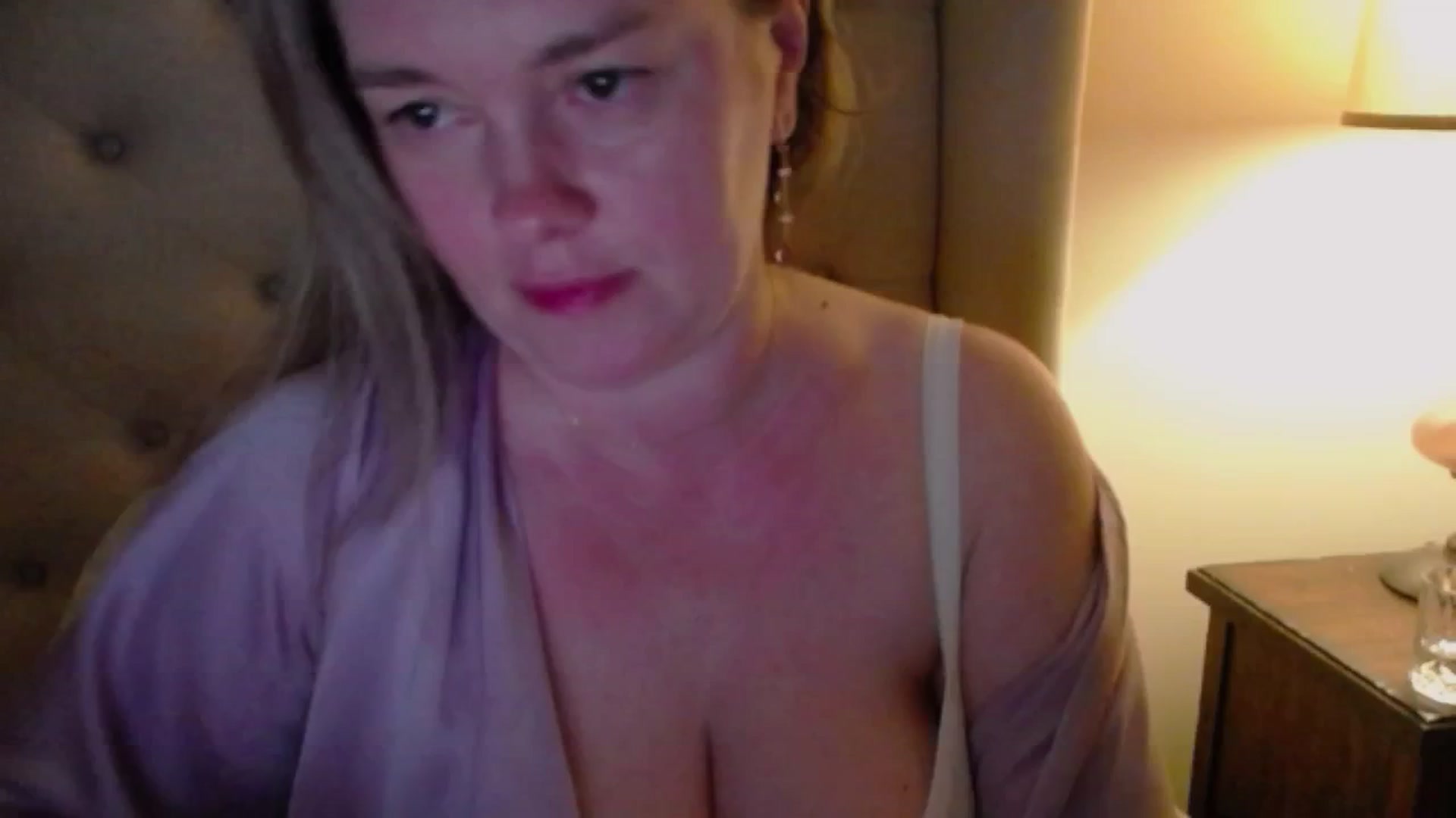 Gallery image thumbnail from J0llye's myfreecams stream on, 04/28/2025, 04:05 image 4 of 20