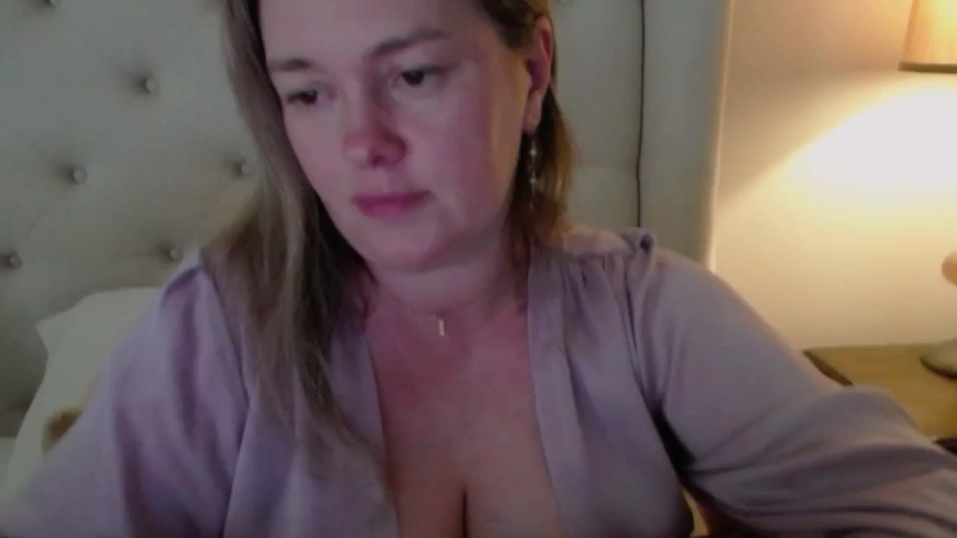 Gallery image thumbnail from J0llye's myfreecams stream on, 04/28/2025, 19:50 image 14 of 20