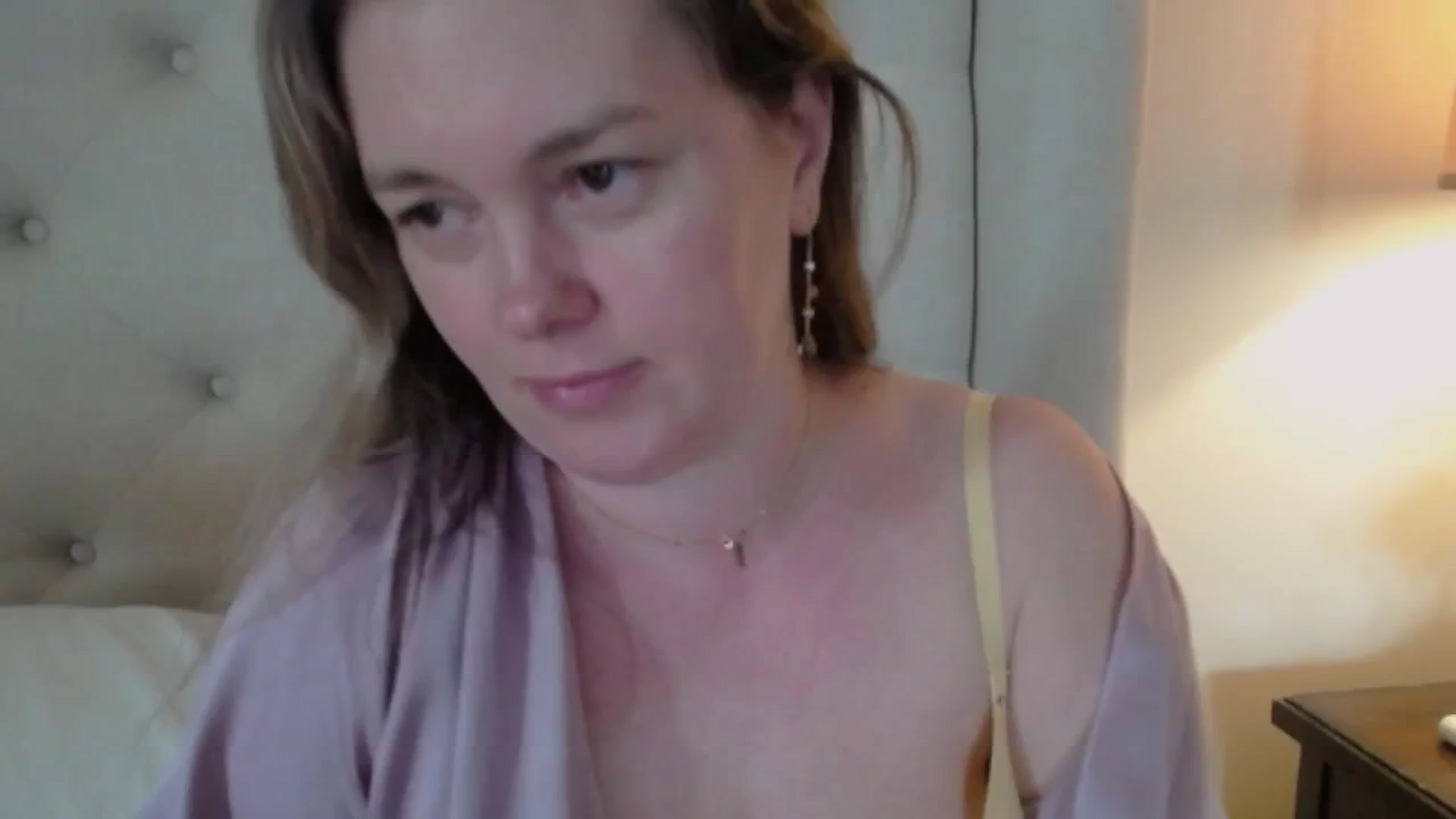 Gallery image thumbnail from J0llye's myfreecams stream on, 04/29/2025, 19:42 image 13 of 20