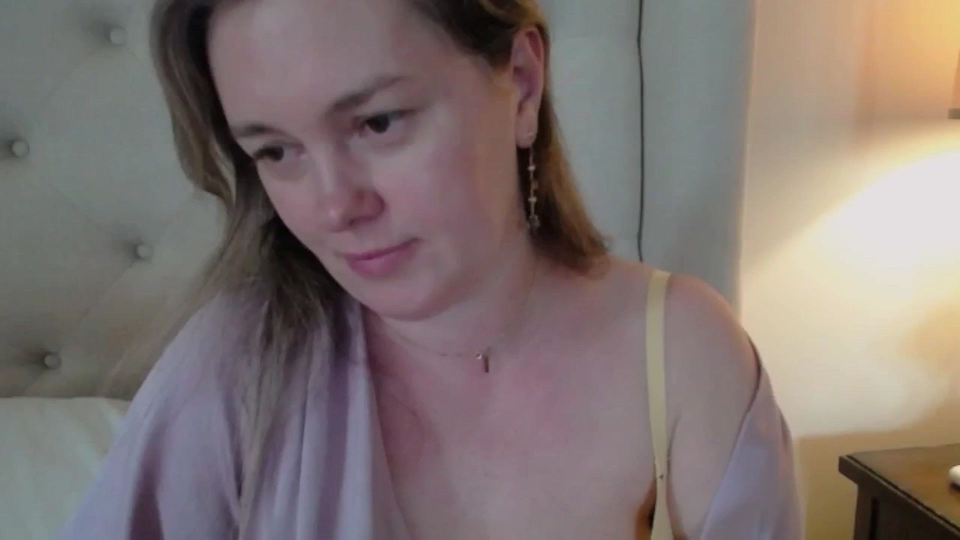 Gallery image thumbnail from J0llye's myfreecams stream on, 04/29/2025, 19:42 image 12 of 20
