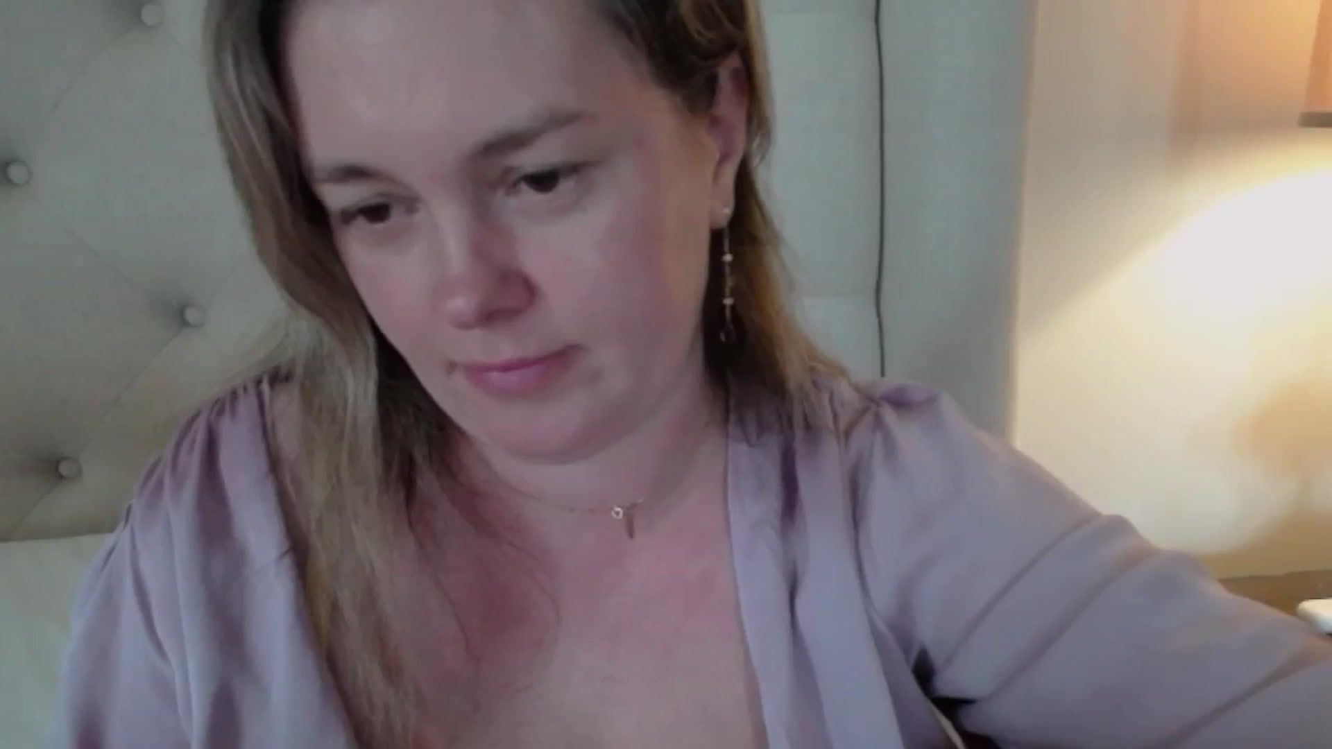 Gallery image thumbnail from J0llye's myfreecams stream on, 04/29/2025, 19:42 image 19 of 20