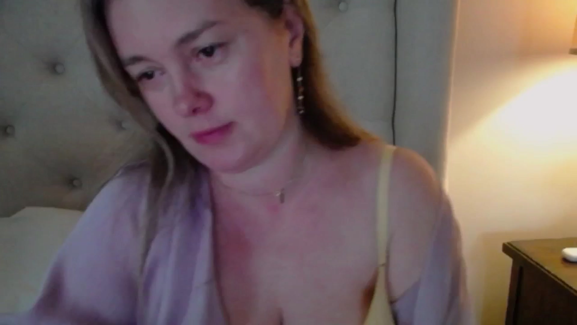 Gallery image thumbnail from J0llye's myfreecams stream on, 04/29/2025, 19:42 image 6 of 20