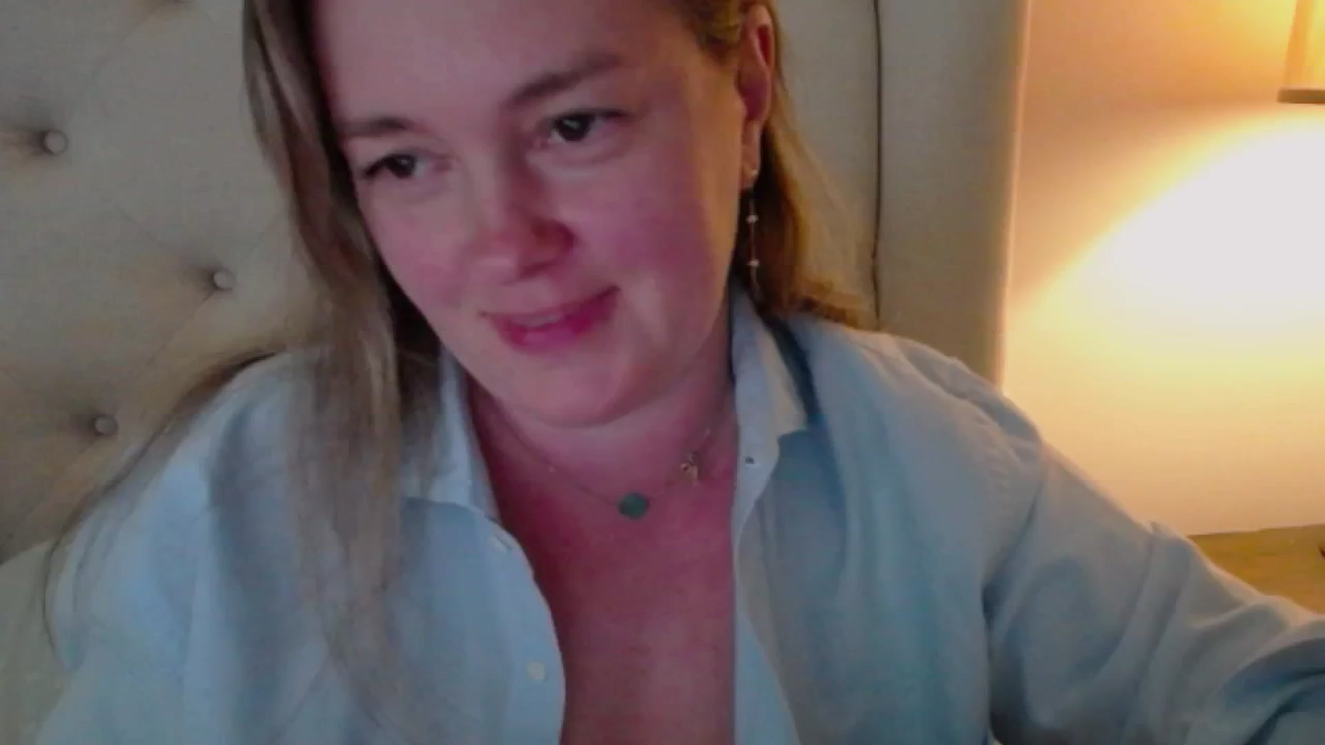 Gallery image thumbnail from J0llye's myfreecams stream on, 05/01/2025, 19:56 image 13 of 20