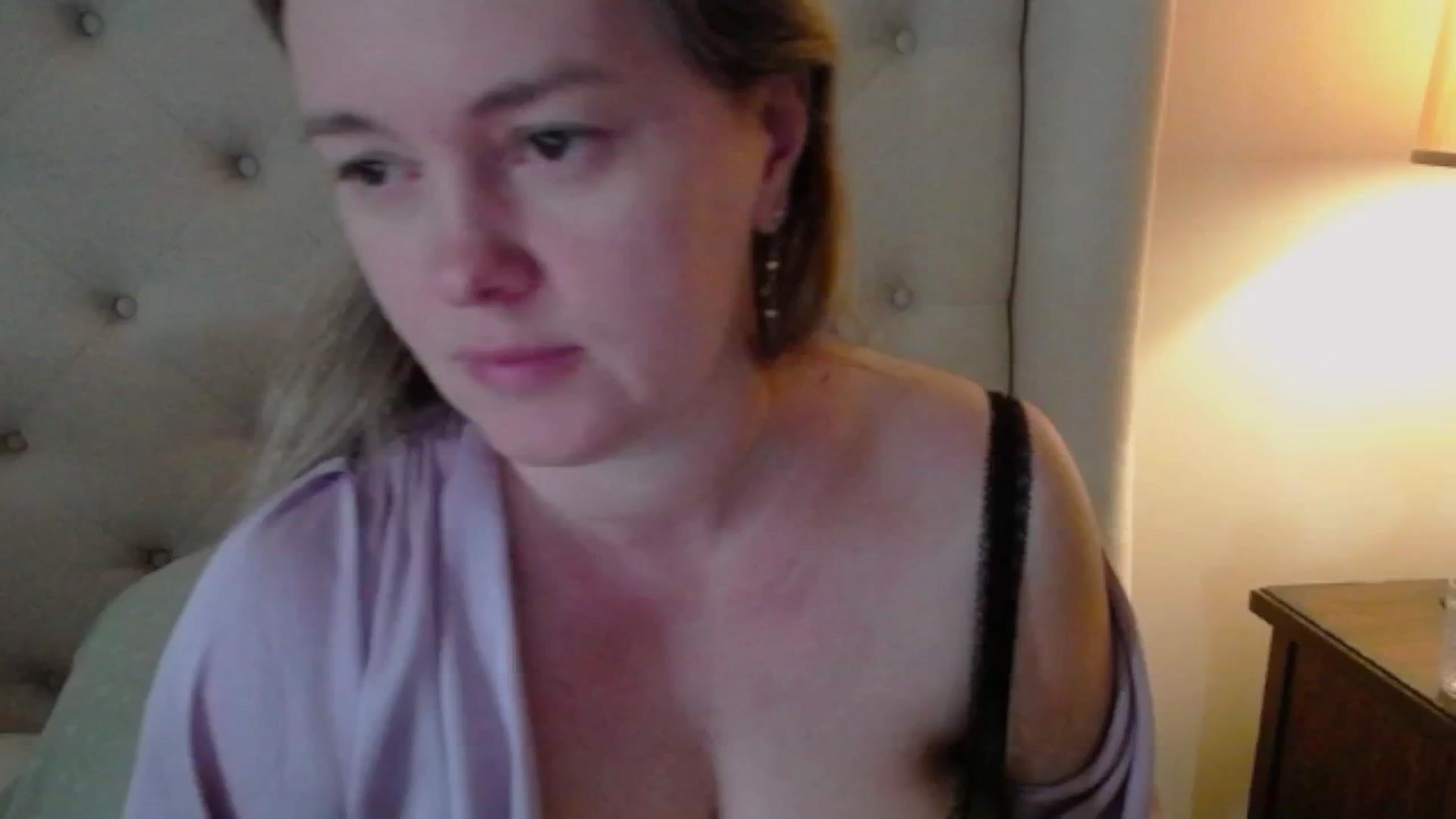 Gallery image thumbnail from J0llye's myfreecams stream on, 05/02/2025, 15:37 image 11 of 20