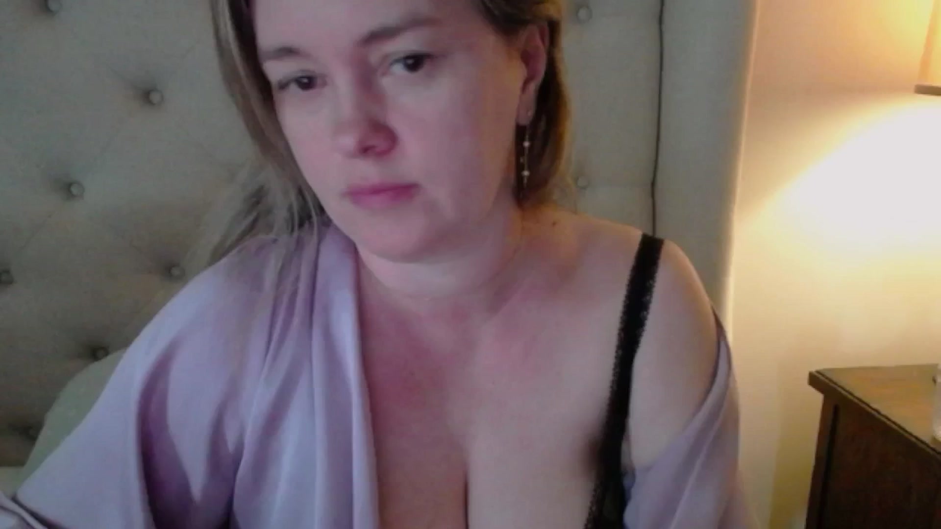 Gallery image thumbnail from J0llye's myfreecams stream on, 05/02/2025, 15:37 image 4 of 20