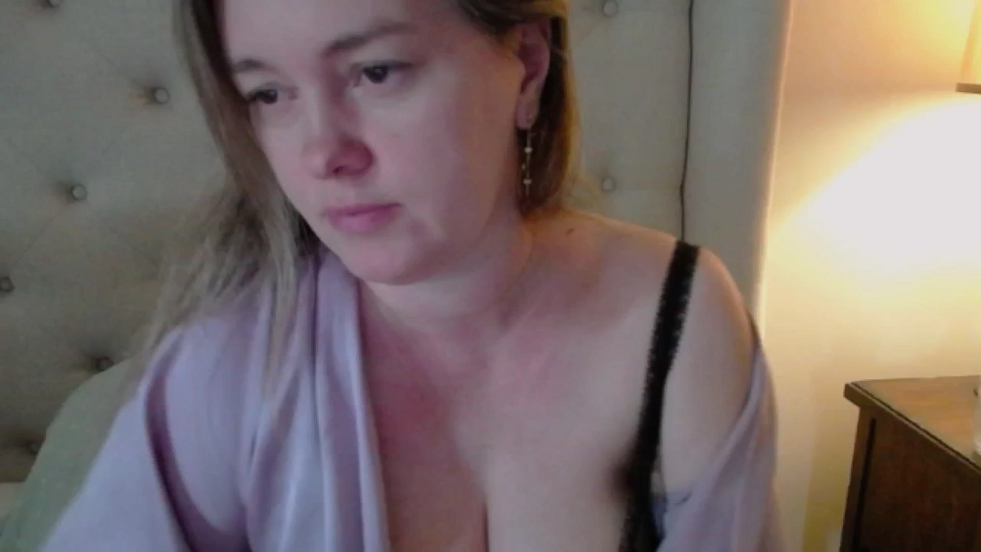 Gallery image thumbnail from J0llye's myfreecams stream on, 05/02/2025, 15:37 image 12 of 20