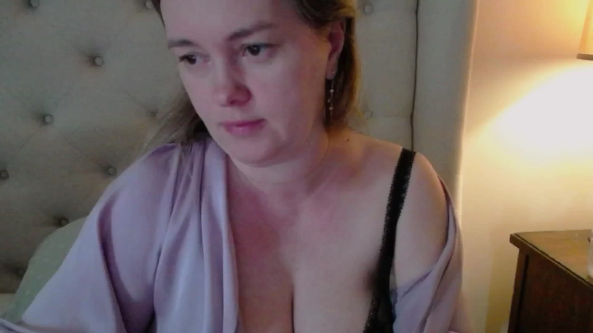 Gallery image thumbnail from J0llye's myfreecams stream on, 05/02/2025, 15:37 image 8 of 20