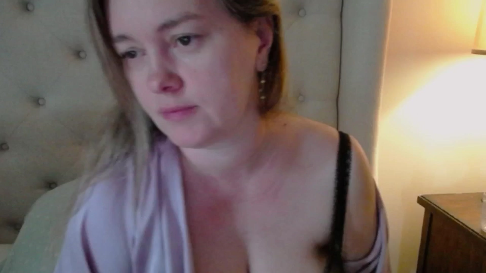 Gallery image thumbnail from J0llye's myfreecams stream on, 05/02/2025, 15:37 image 13 of 20