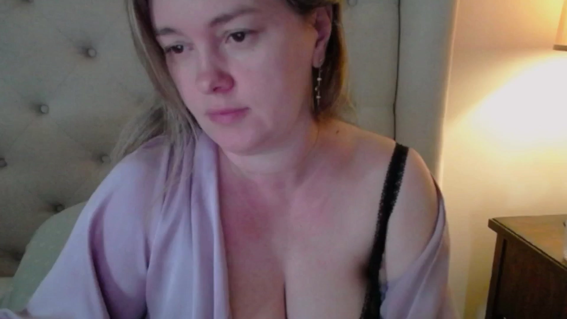 Gallery image thumbnail from J0llye's myfreecams stream on, 05/02/2025, 15:37 image 6 of 20