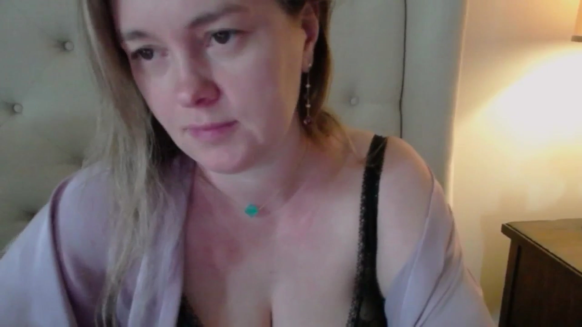 Gallery image thumbnail from J0llye's myfreecams stream on, 05/02/2025, 16:56 image 14 of 20