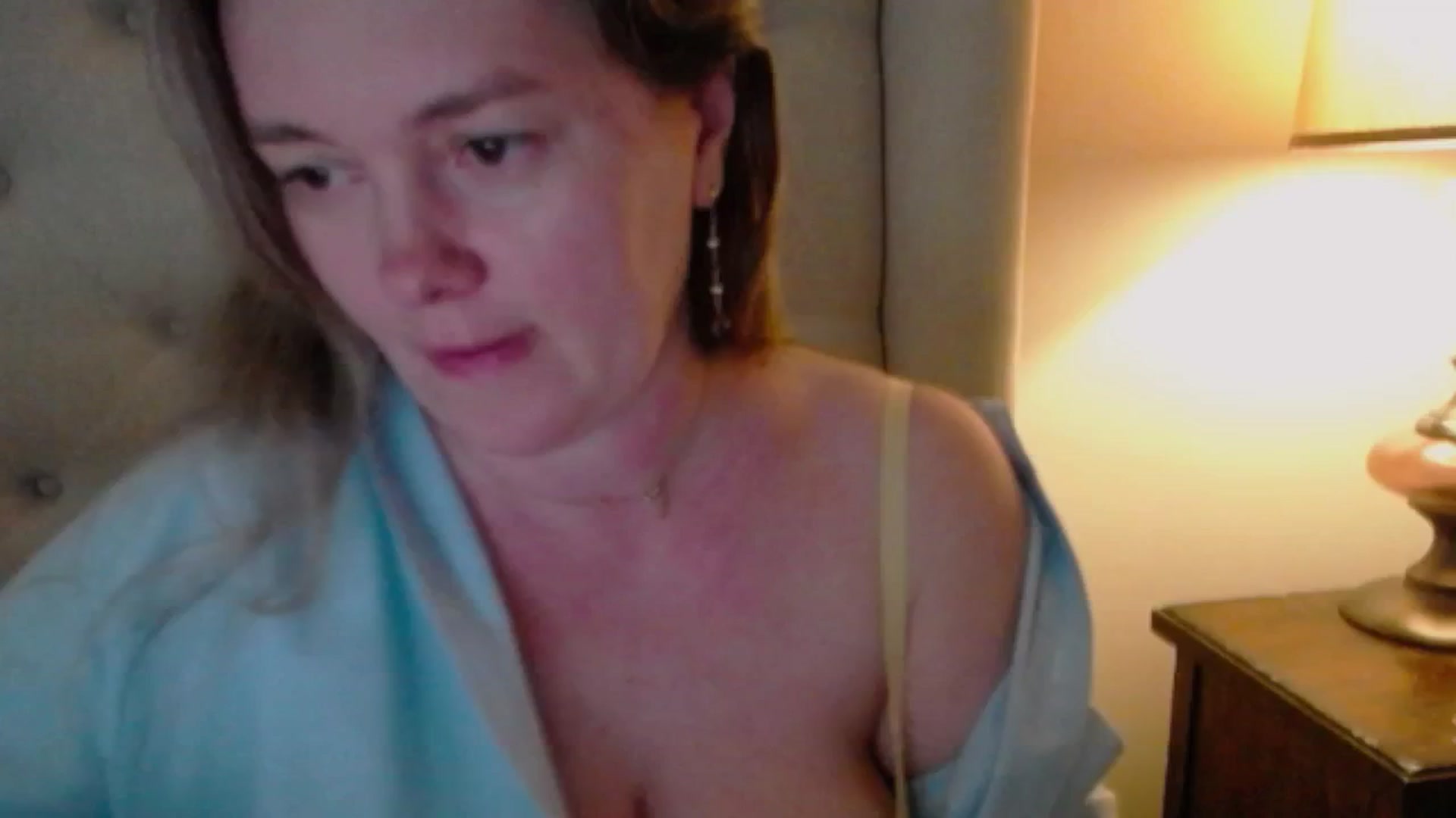 Gallery image thumbnail from J0llye's myfreecams stream on, 05/04/2025, 20:10 image 7 of 20