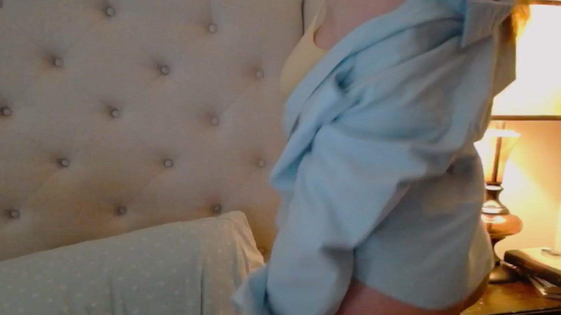 Gallery image thumbnail from J0llye's myfreecams stream on, 05/04/2025, 20:10 image 17 of 20