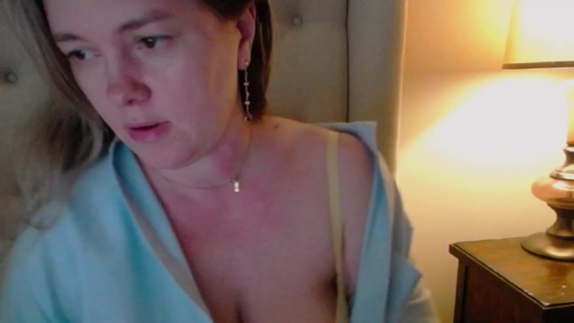 Gallery image thumbnail from J0llye's myfreecams stream on, 05/04/2025, 20:10 image 3 of 20