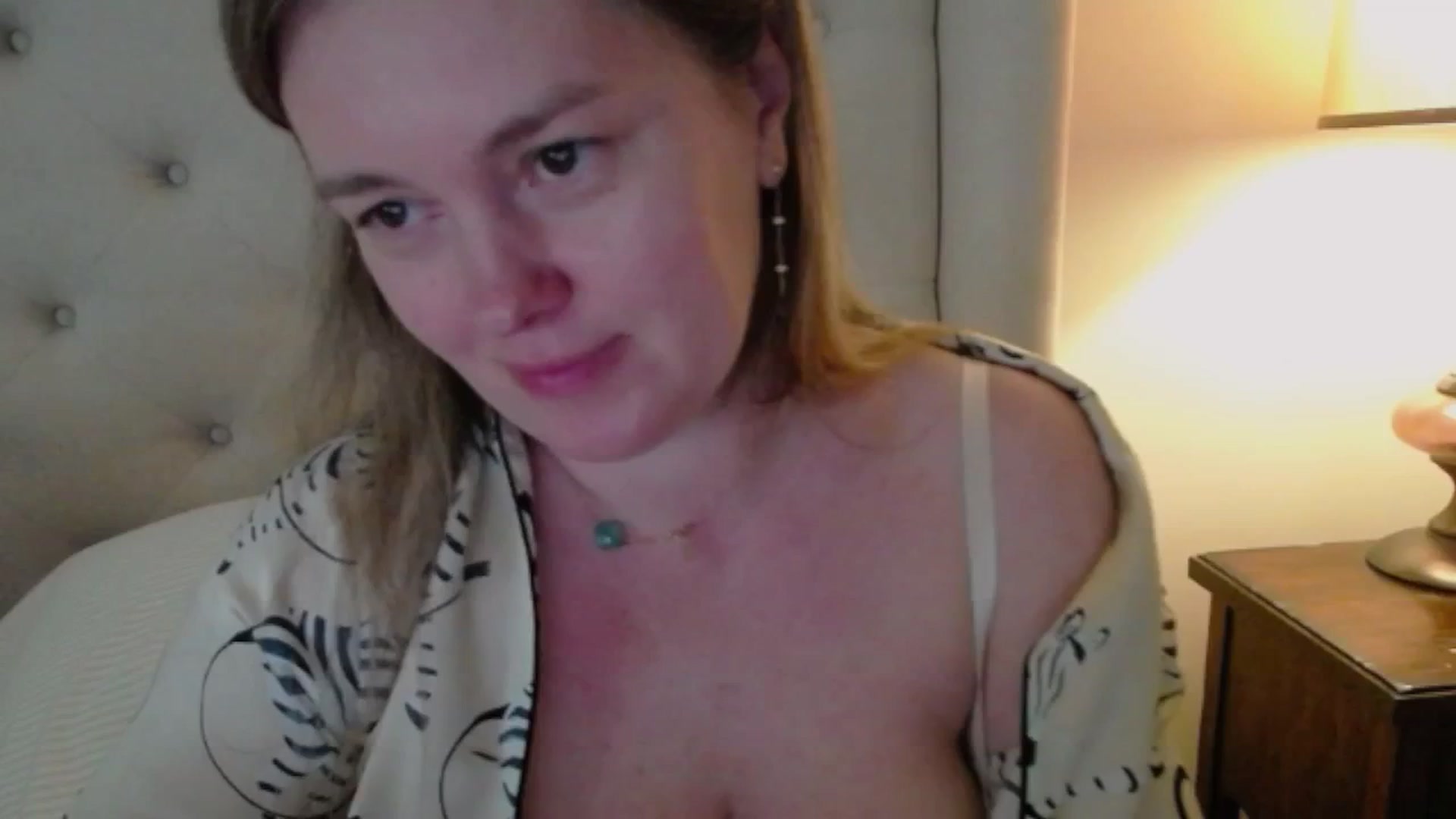 Gallery image thumbnail from J0llye's myfreecams stream on, 05/05/2025, 19:57 image 5 of 20