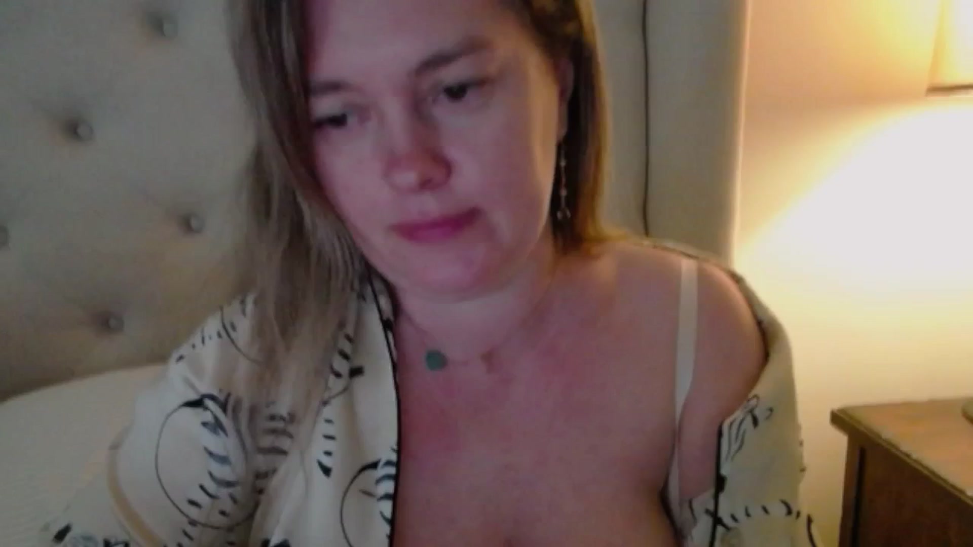 Gallery image thumbnail from J0llye's myfreecams stream on, 05/05/2025, 19:57 image 19 of 20
