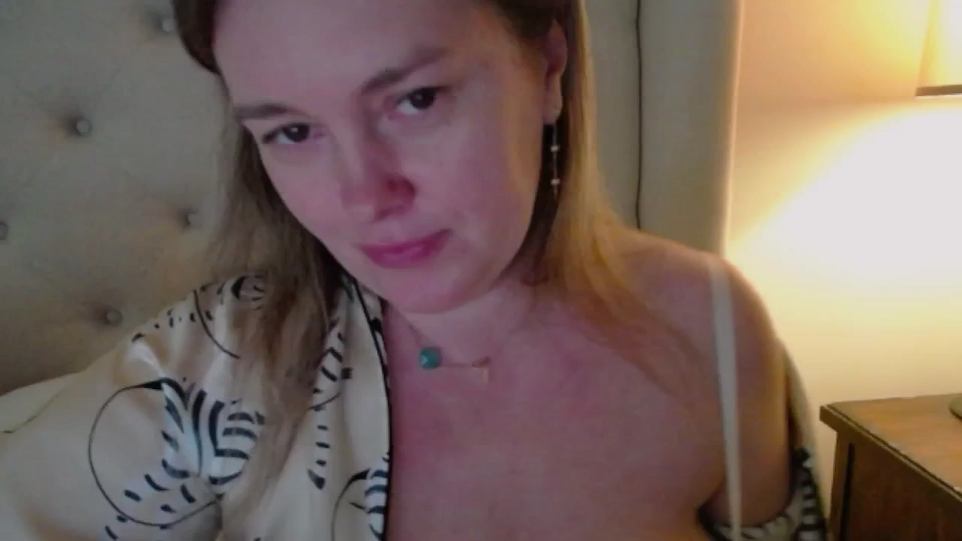 Gallery image thumbnail from J0llye's myfreecams stream on, 05/05/2025, 19:57 image 16 of 20