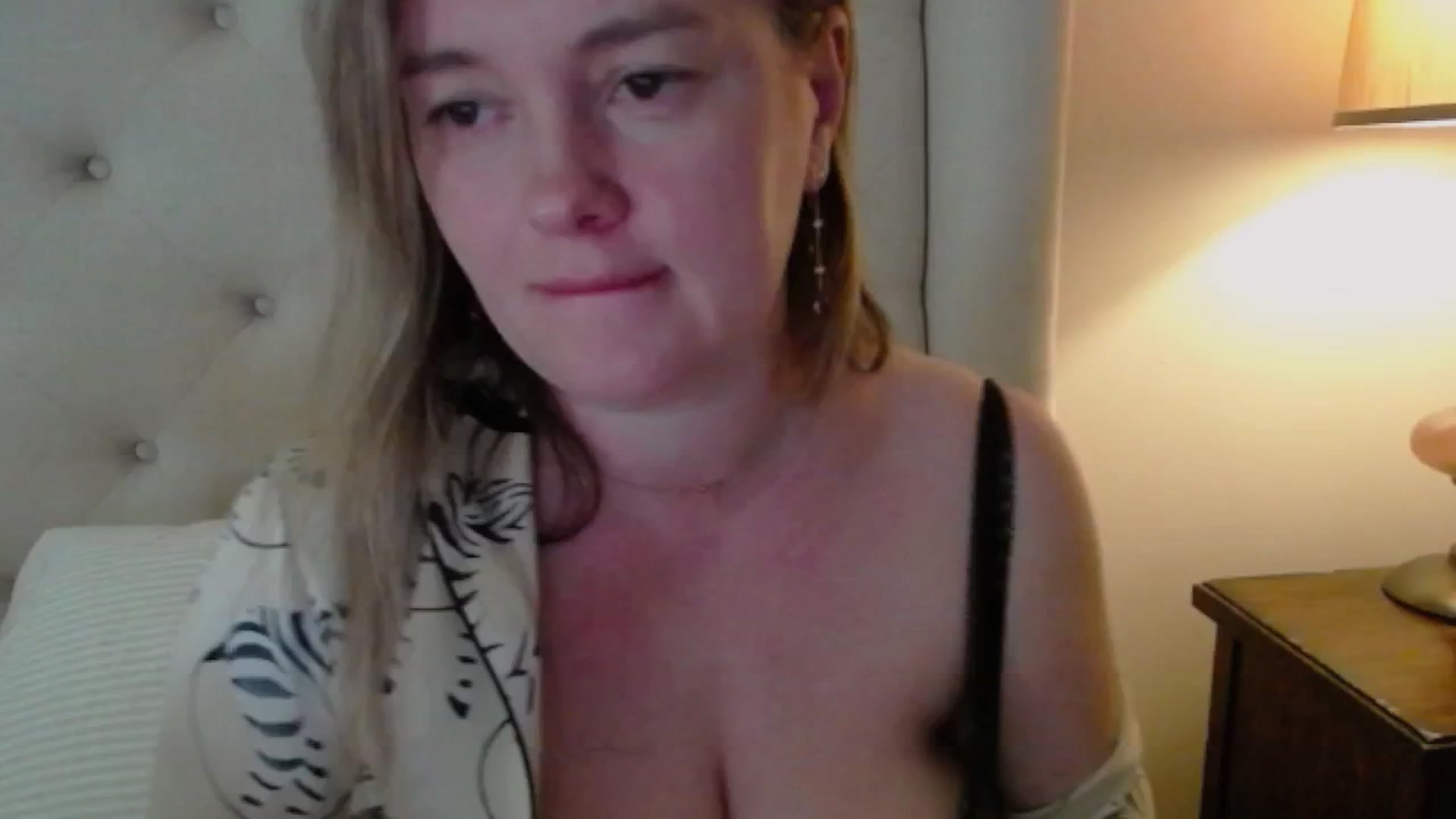 Gallery image thumbnail from J0llye's myfreecams stream on, 05/06/2025, 16:56 image 11 of 20