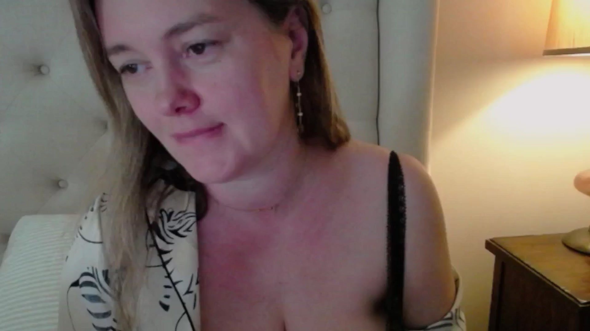 Gallery image thumbnail from J0llye's myfreecams stream on, 05/06/2025, 16:56 image 7 of 20