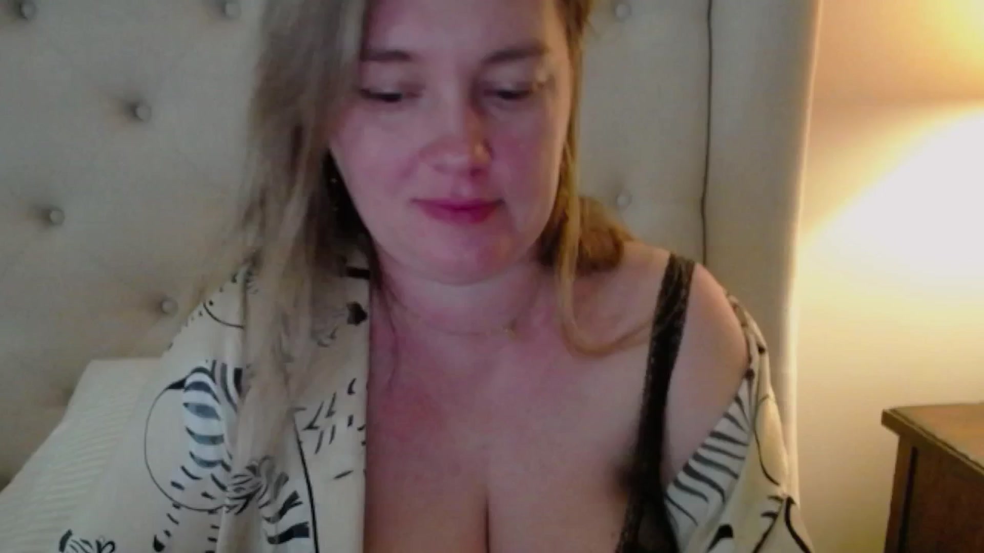 Gallery image thumbnail from J0llye's myfreecams stream on, 05/06/2025, 19:39 image 7 of 20
