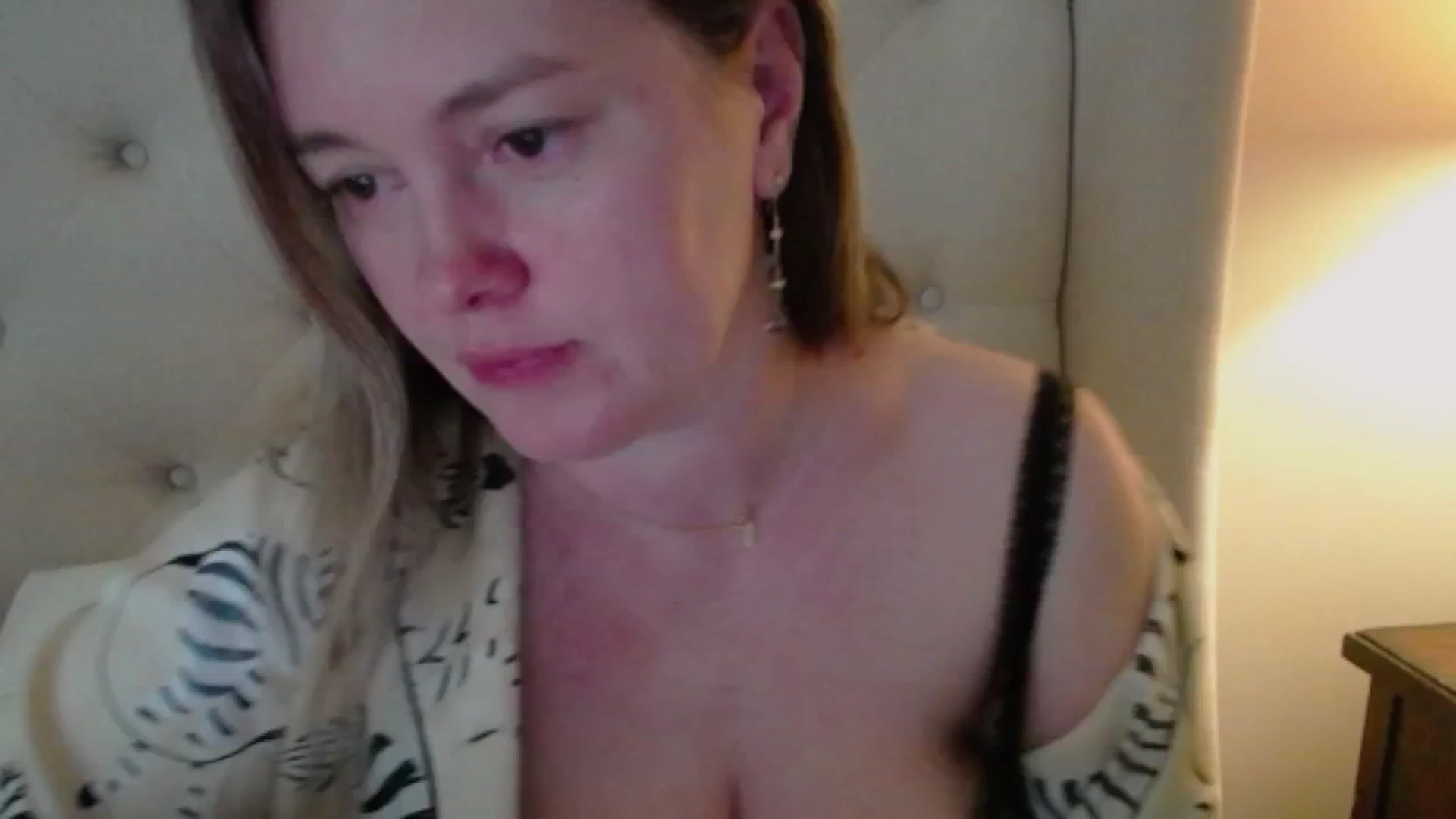 Gallery image thumbnail from J0llye's myfreecams stream on, 05/06/2025, 19:39 image 11 of 20