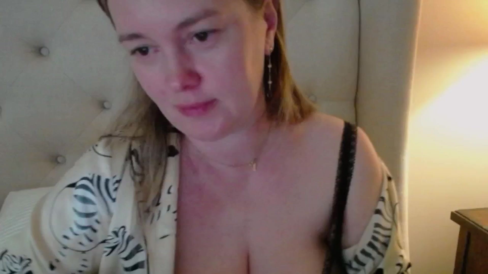 Gallery image thumbnail from J0llye's myfreecams stream on, 05/06/2025, 19:39 image 14 of 20
