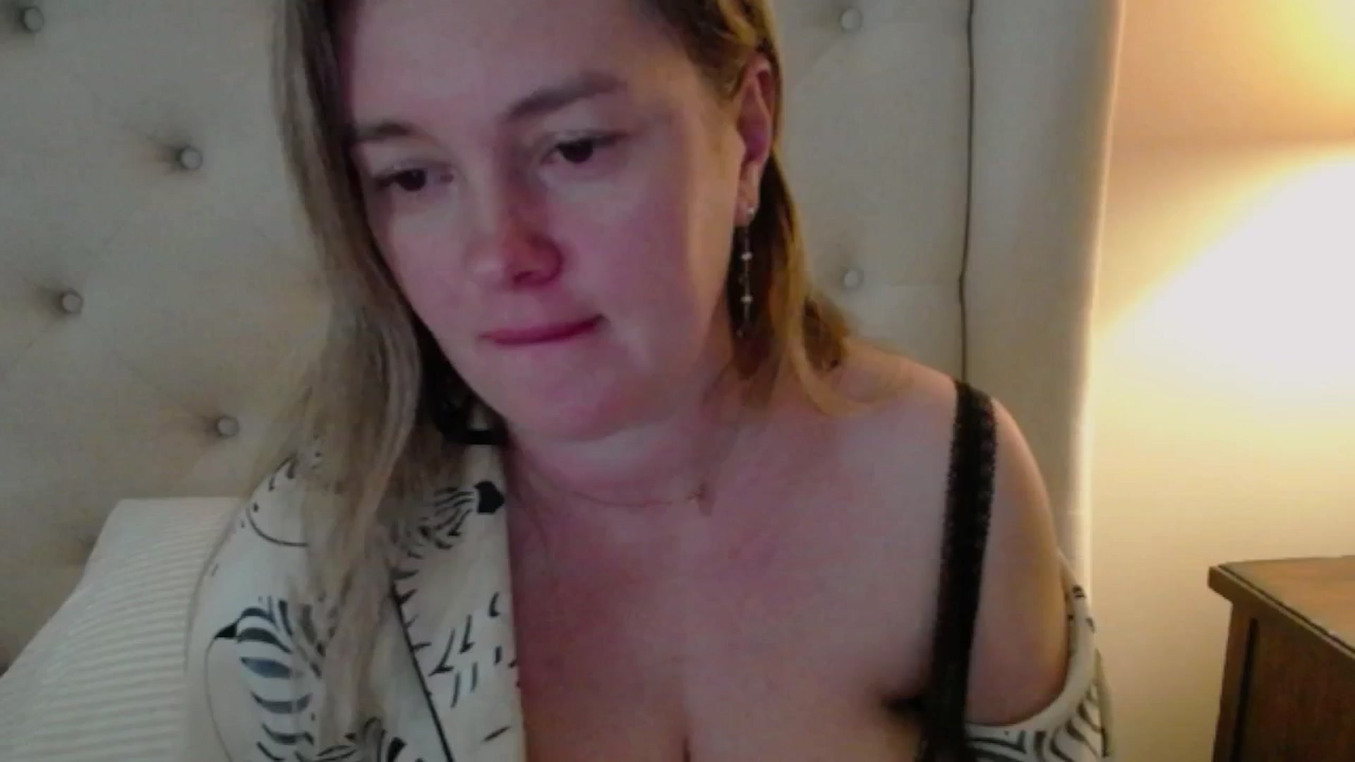 Gallery image thumbnail from J0llye's myfreecams stream on, 05/06/2025, 19:39 image 10 of 20