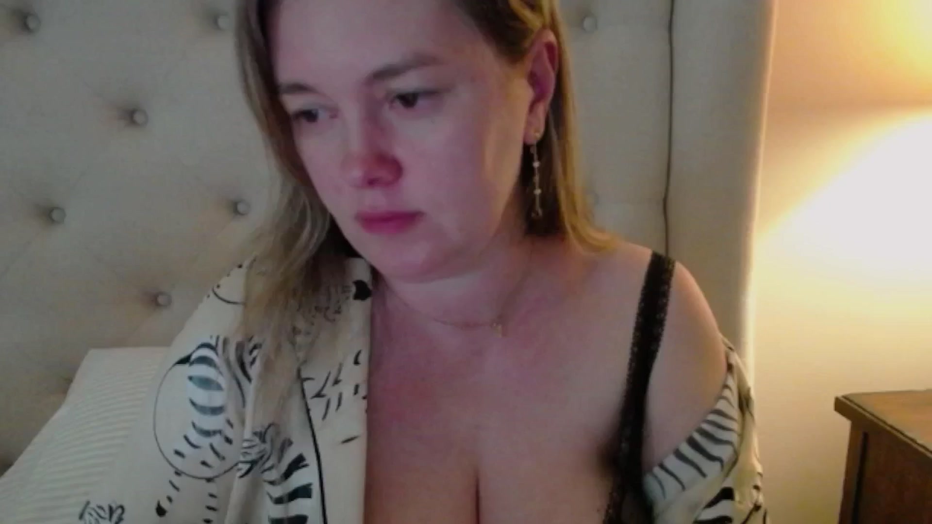 Gallery image thumbnail from J0llye's myfreecams stream on, 05/06/2025, 19:39 image 4 of 20